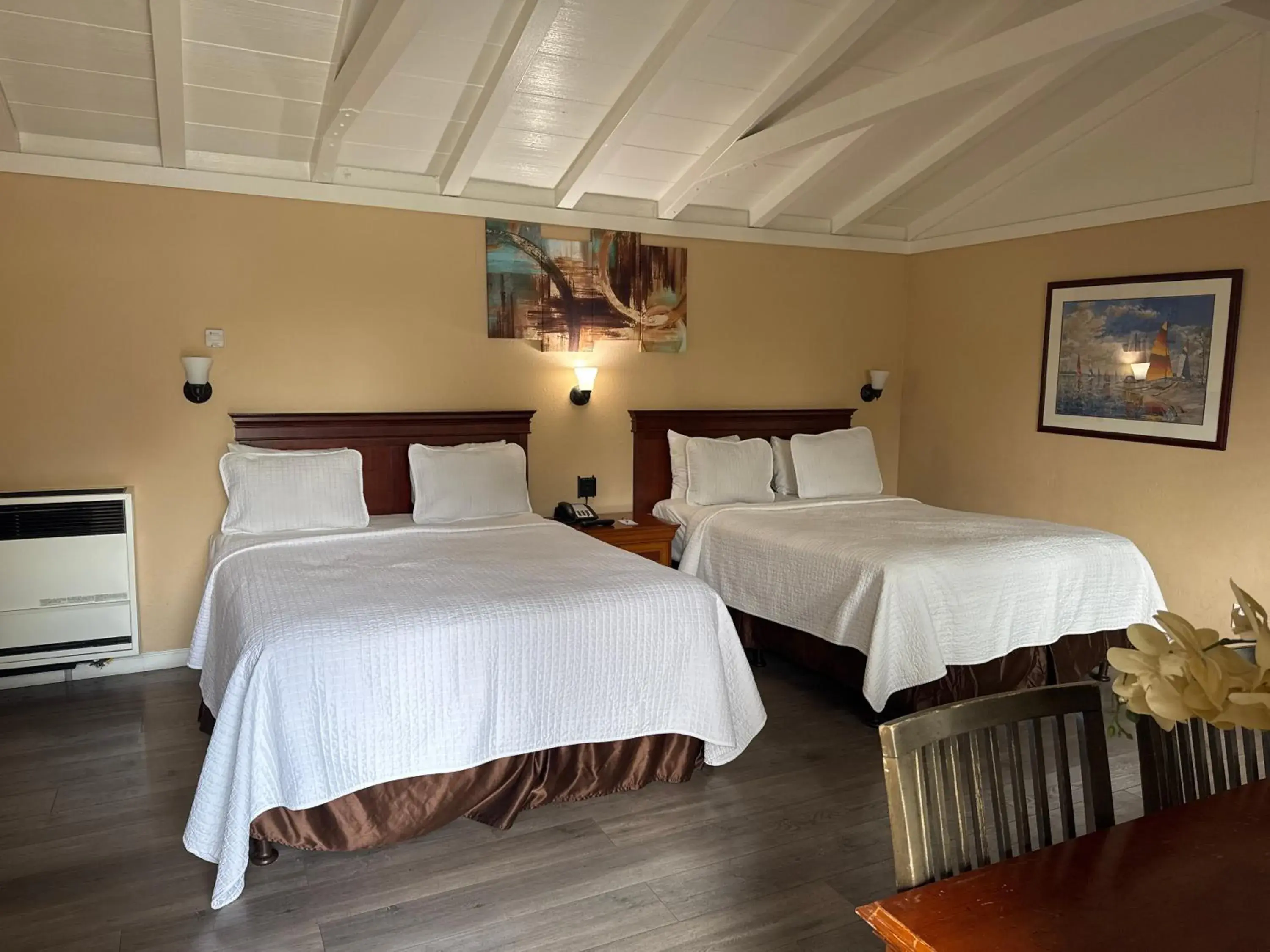 One-Bedroom Cottage with Two Queen Beds in Carmel Resort Inn One-Bedroom Cottage with Two Queen Beds in Carmel Resort Inn