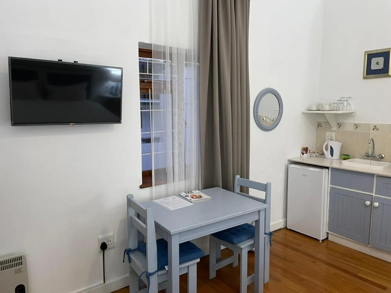 TV and multimedia in Green Olive Guesthouse