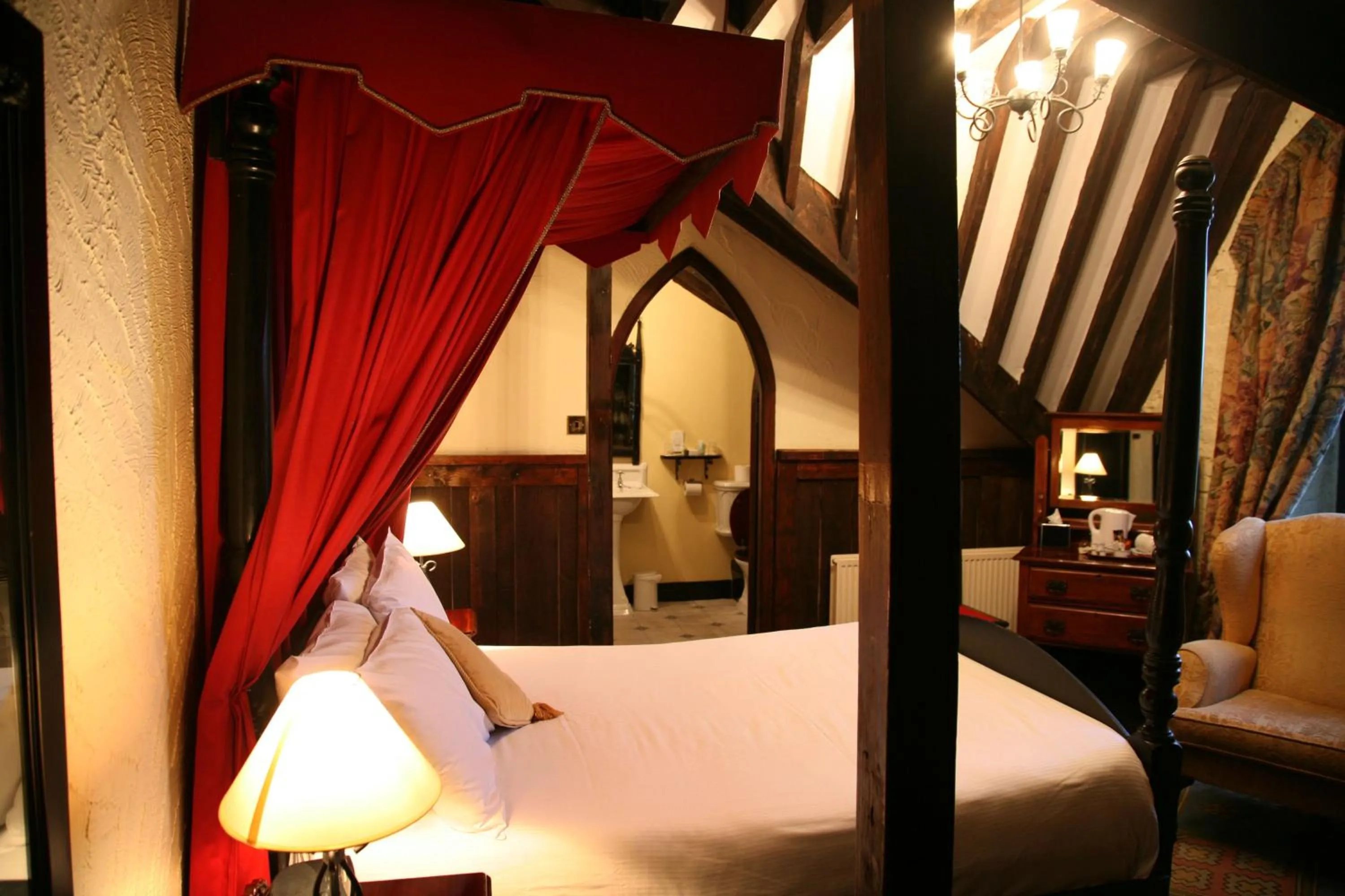 Bed in Kinnitty Castle Hotel
