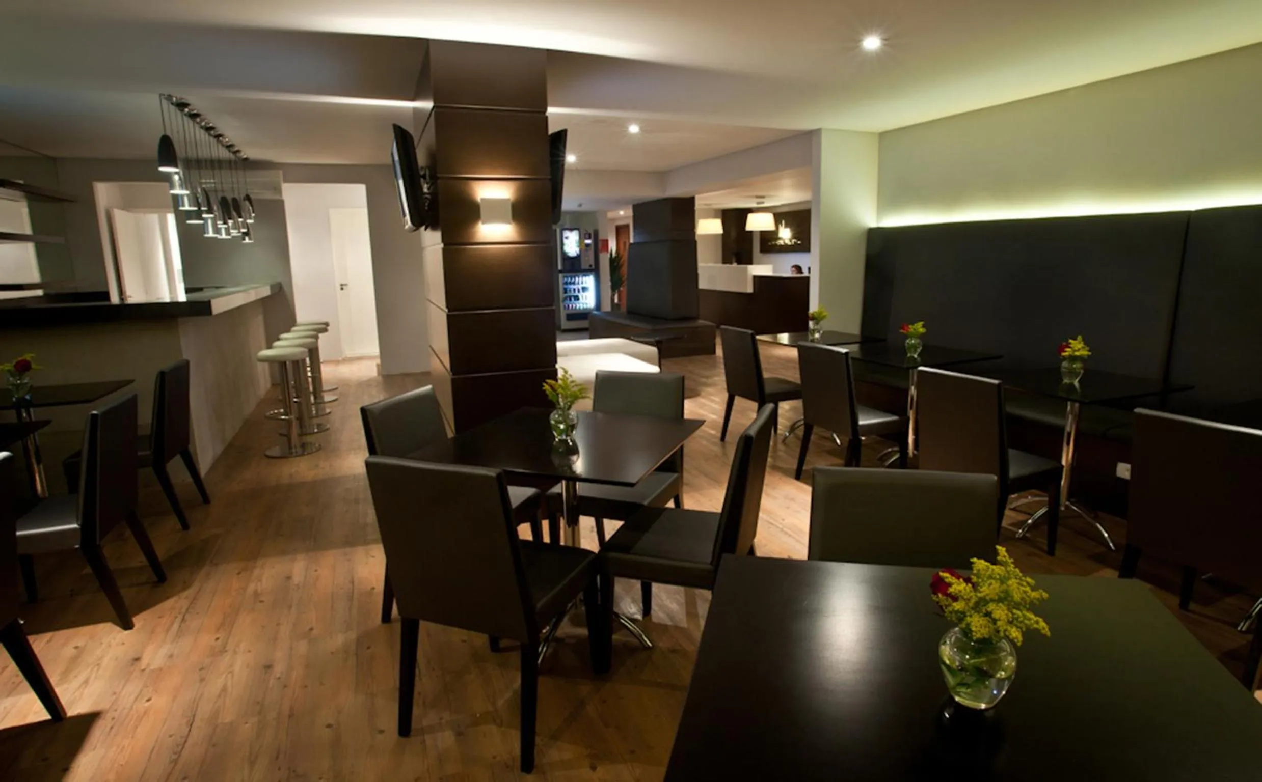 Lounge or bar in H3 Hotel Paulista