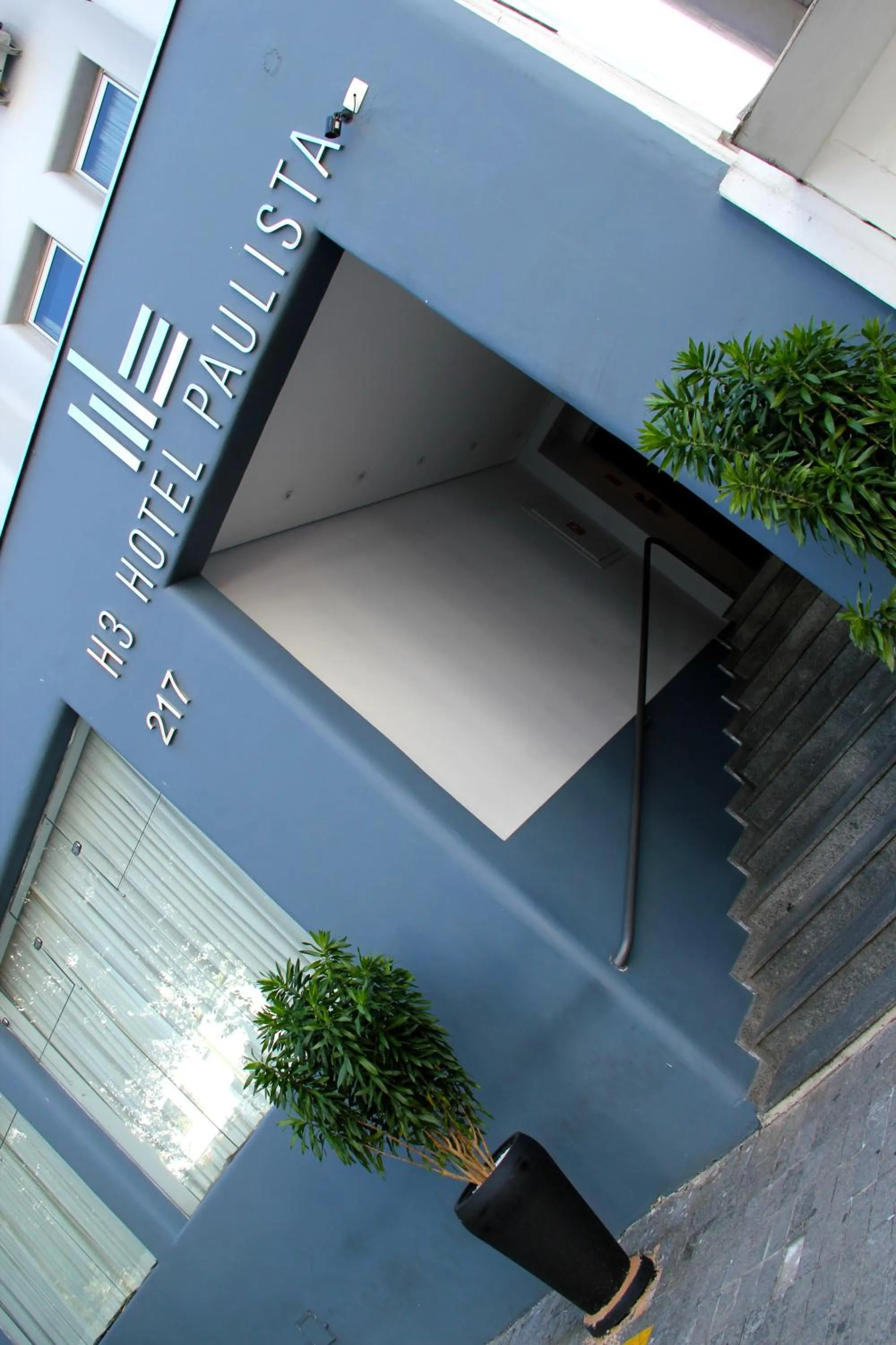Facade/entrance in H3 Hotel Paulista