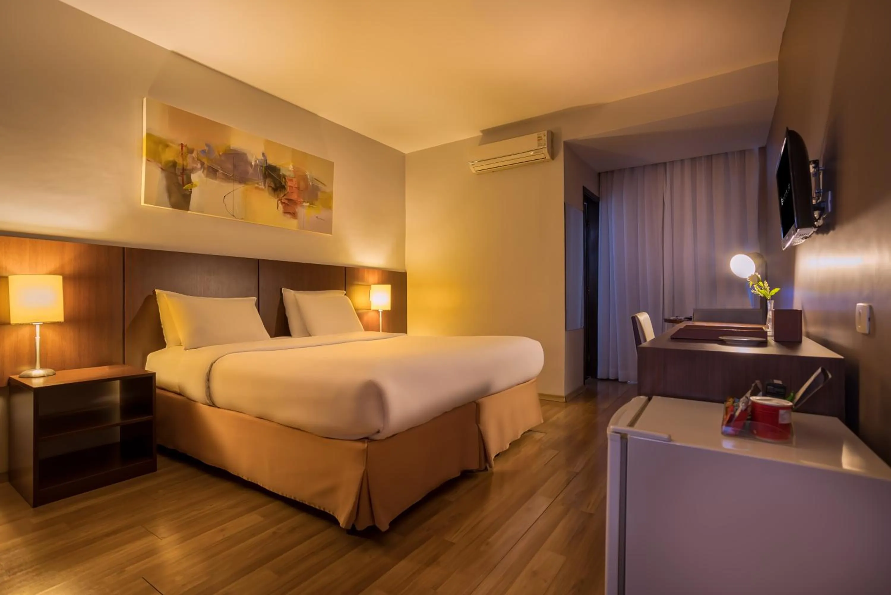 Photo of the whole room, Bed in H3 Hotel Paulista