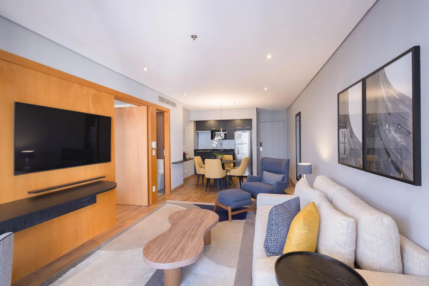 TV and multimedia in George V Casa Branca