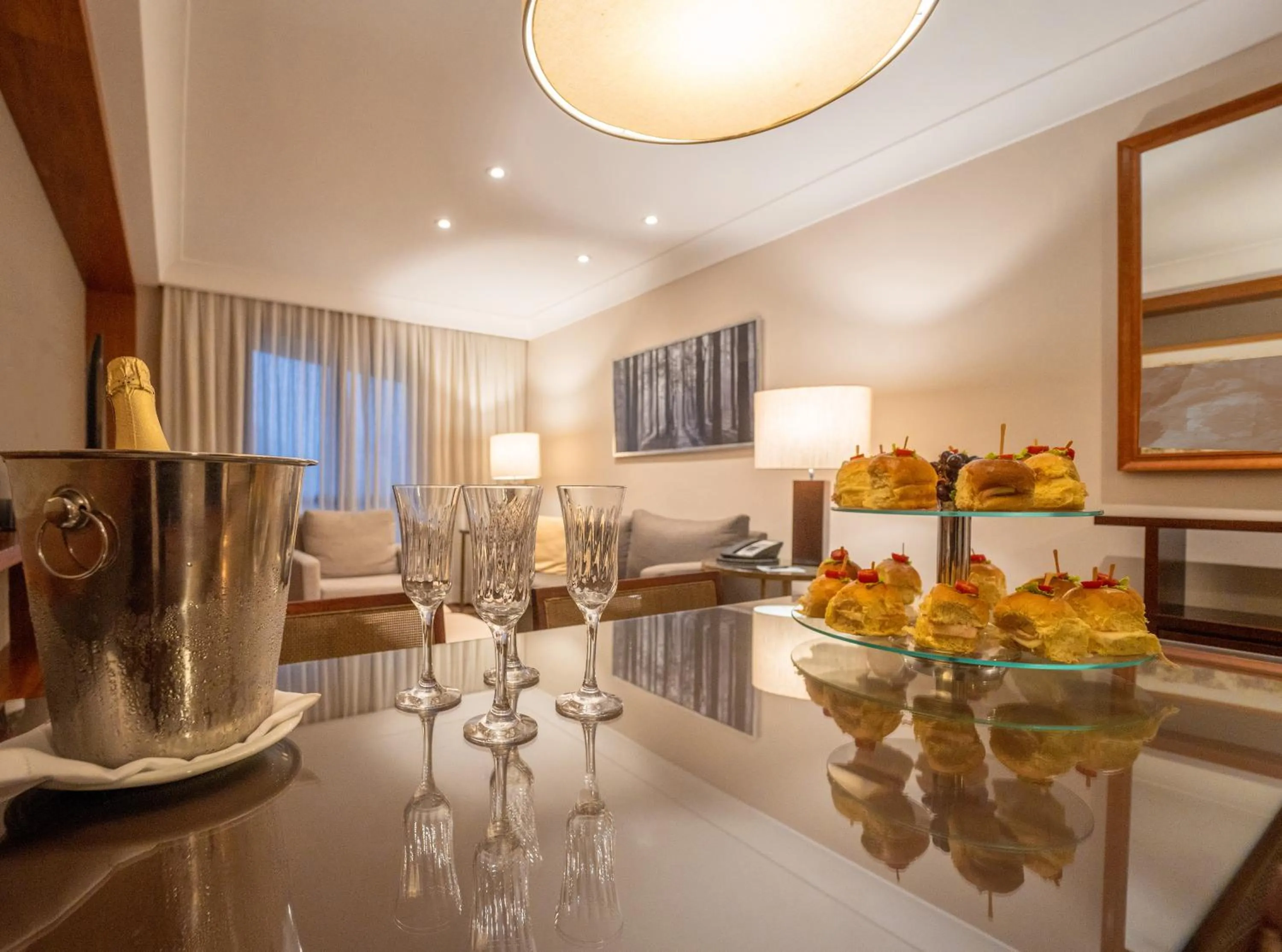 Food and drinks in George V Alto De Pinheiros