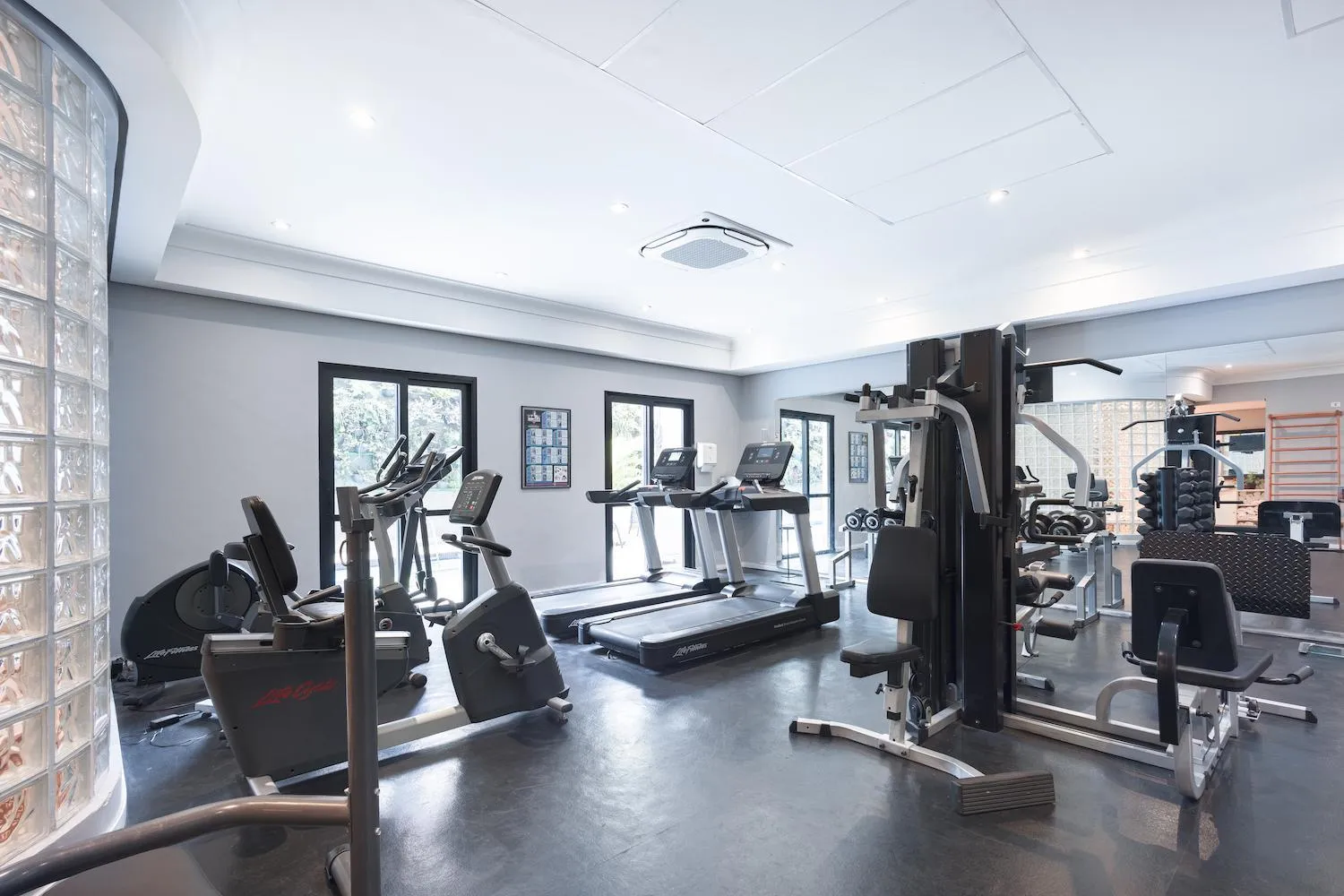 Fitness centre/facilities in George V Alto De Pinheiros