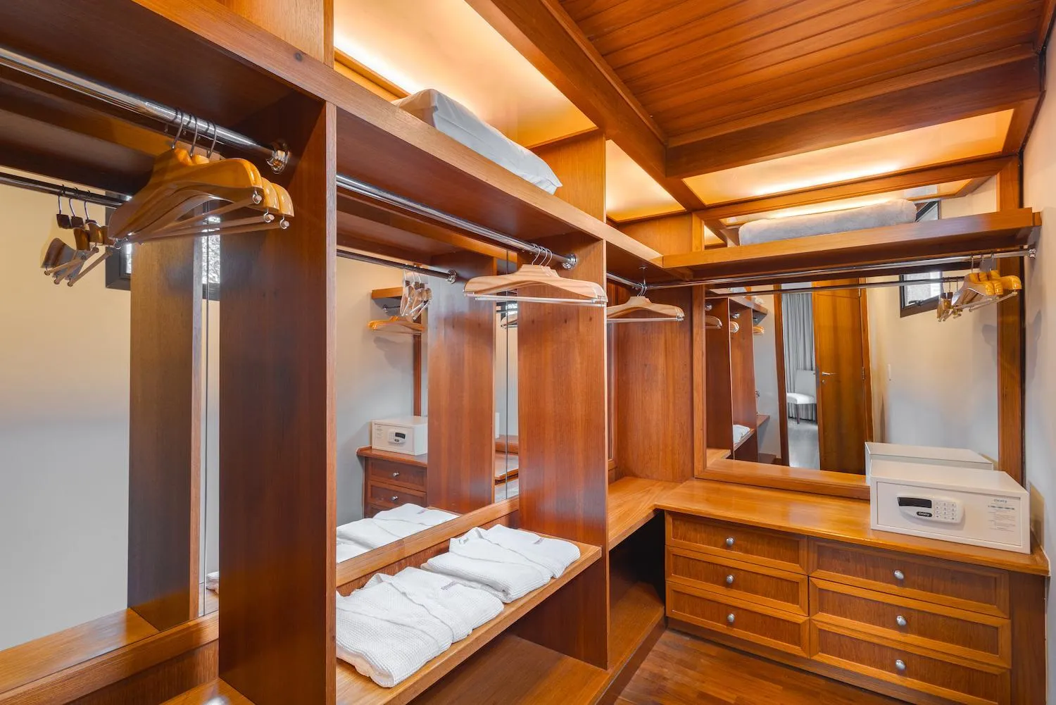 wardrobe in George V Alto De Pinheiros