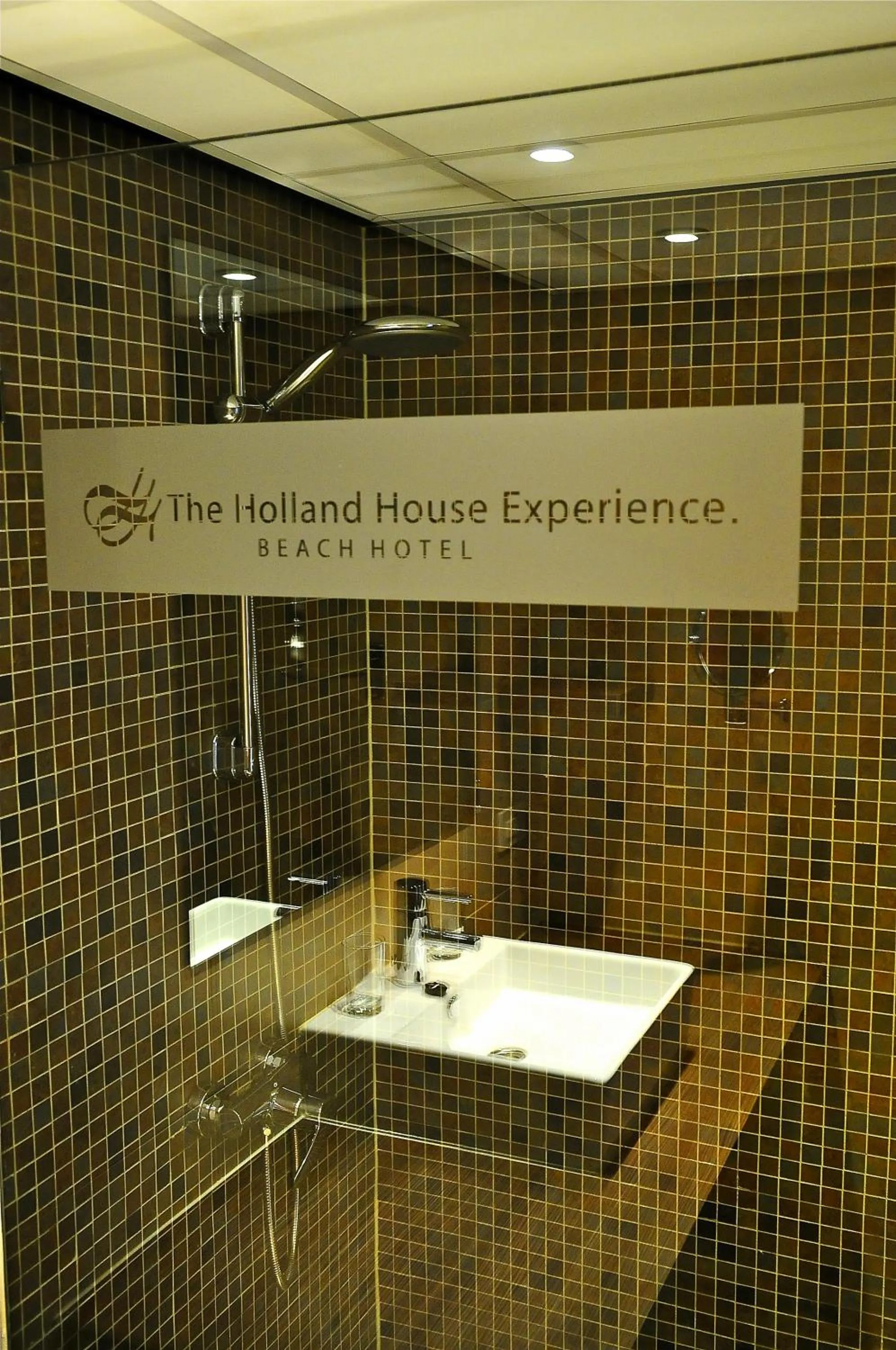 Shower in Holland House Beach Hotel