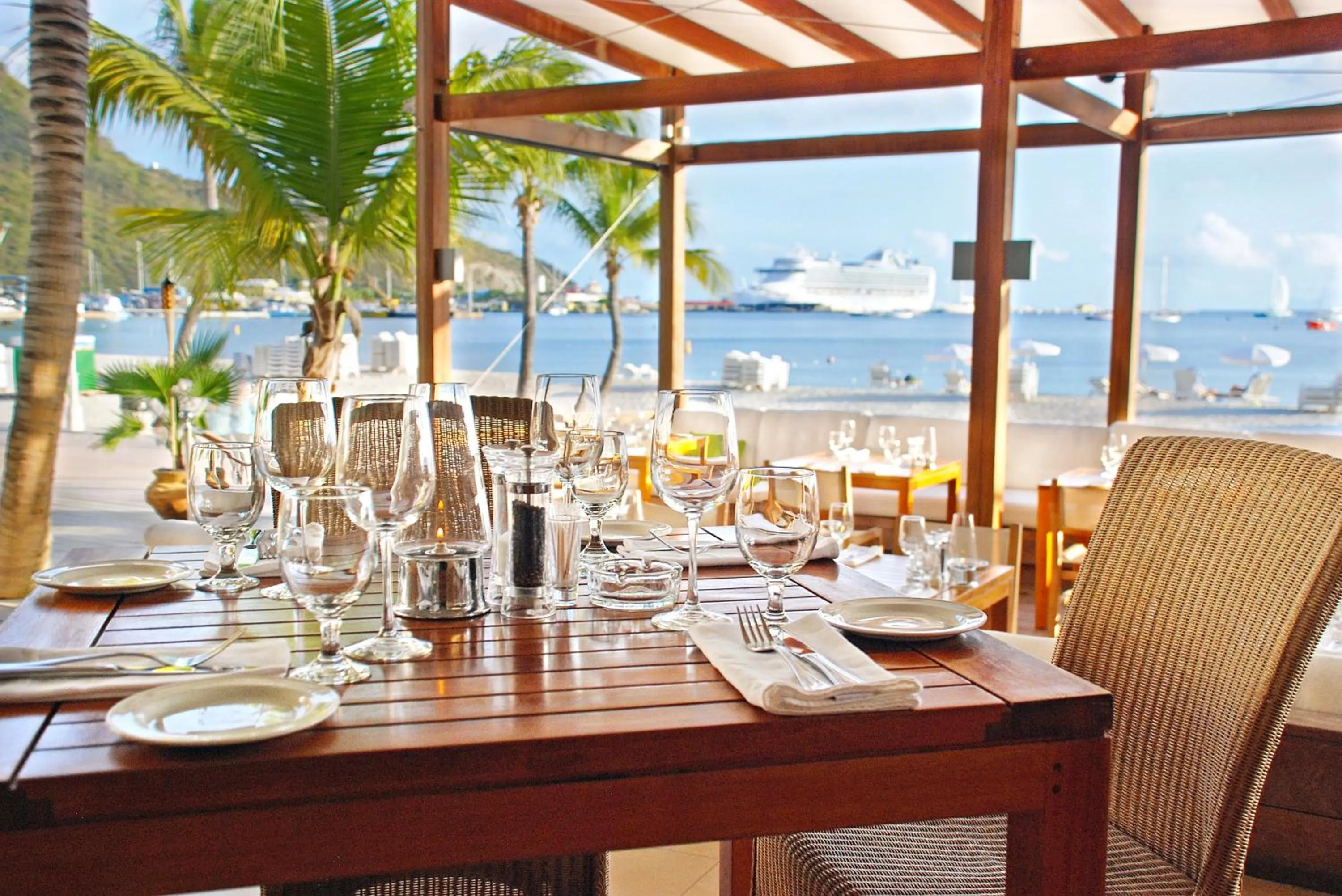 Restaurant/places to eat in Holland House Beach Hotel