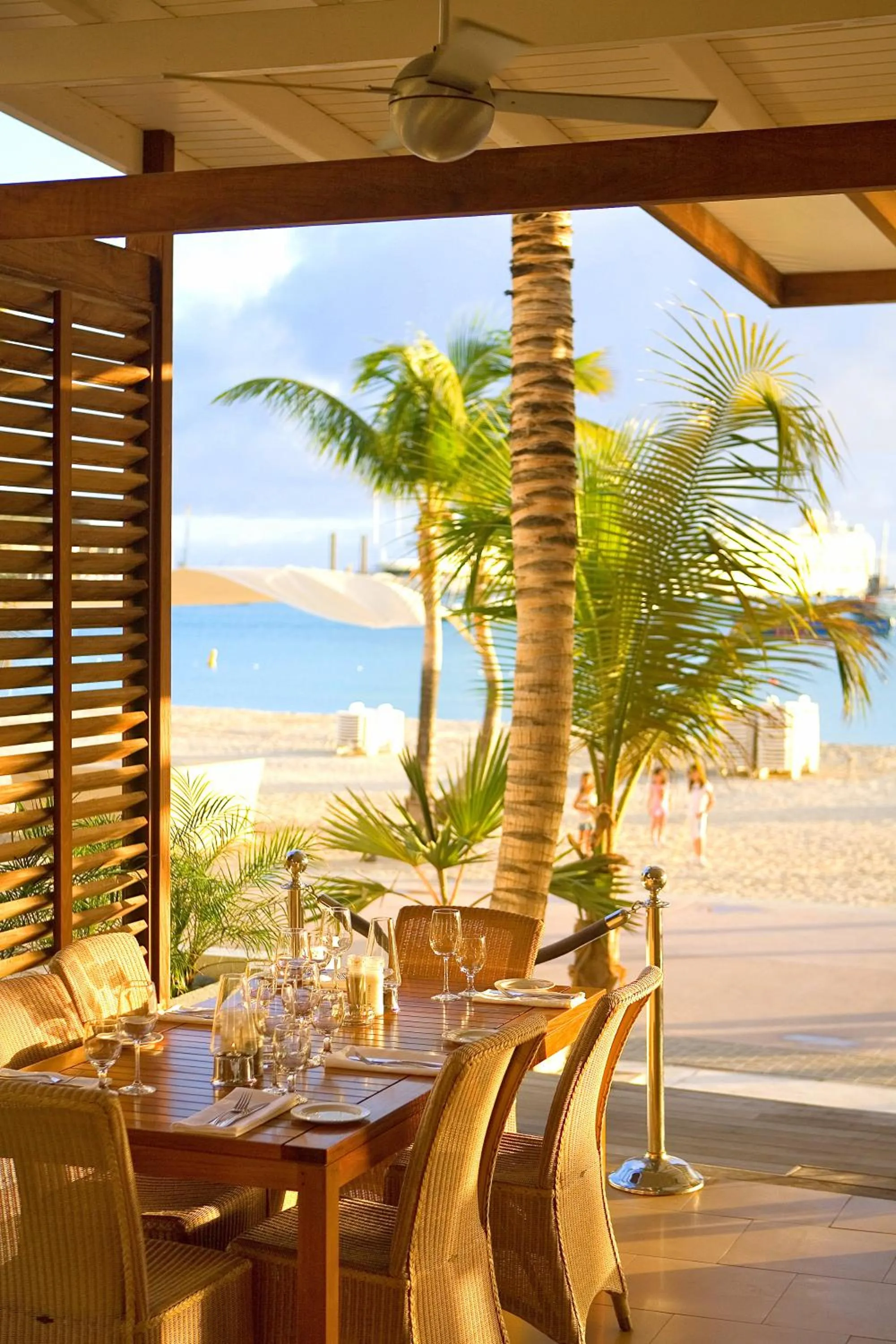 Restaurant/places to eat in Holland House Beach Hotel