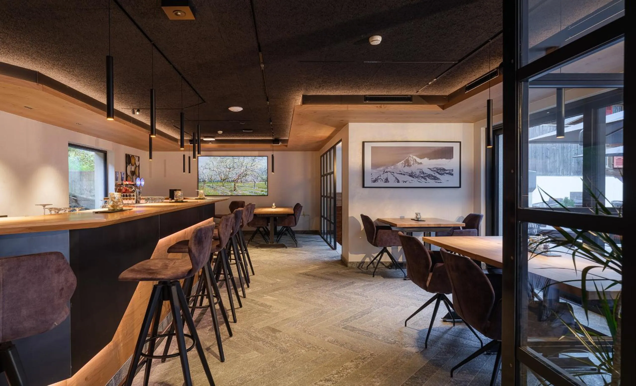 Restaurant/places to eat in Hotel La Reserve