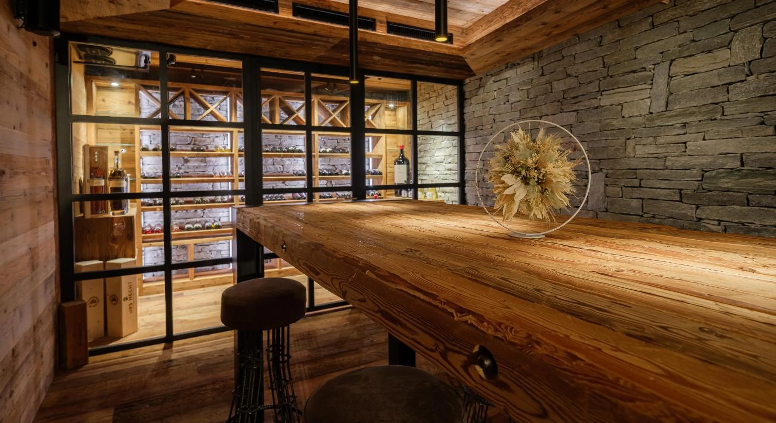 Restaurant/places to eat in Hotel La Reserve