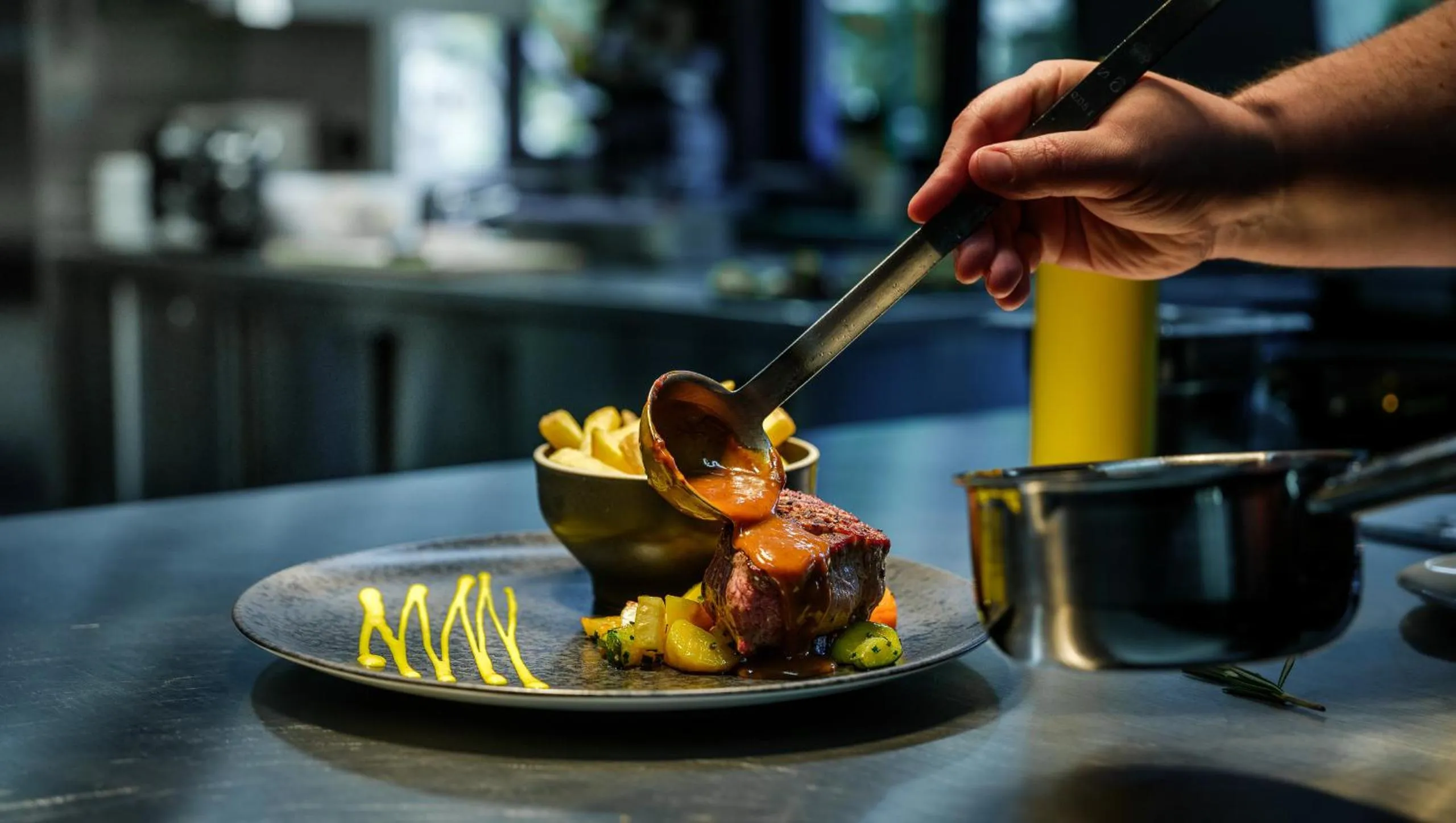 Restaurant/places to eat in Hotel La Reserve