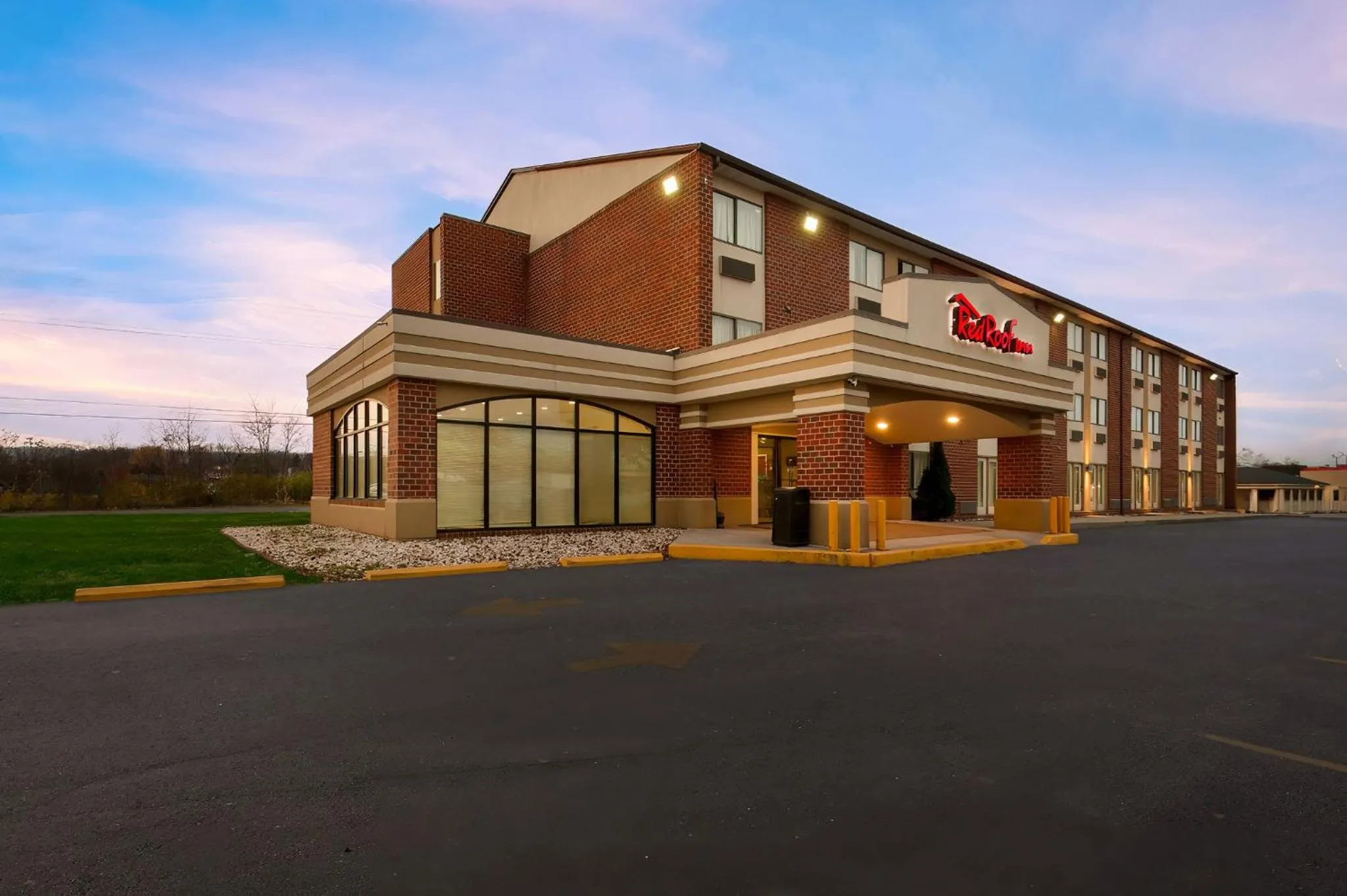 Property building in Red Roof Inn Martinsburg