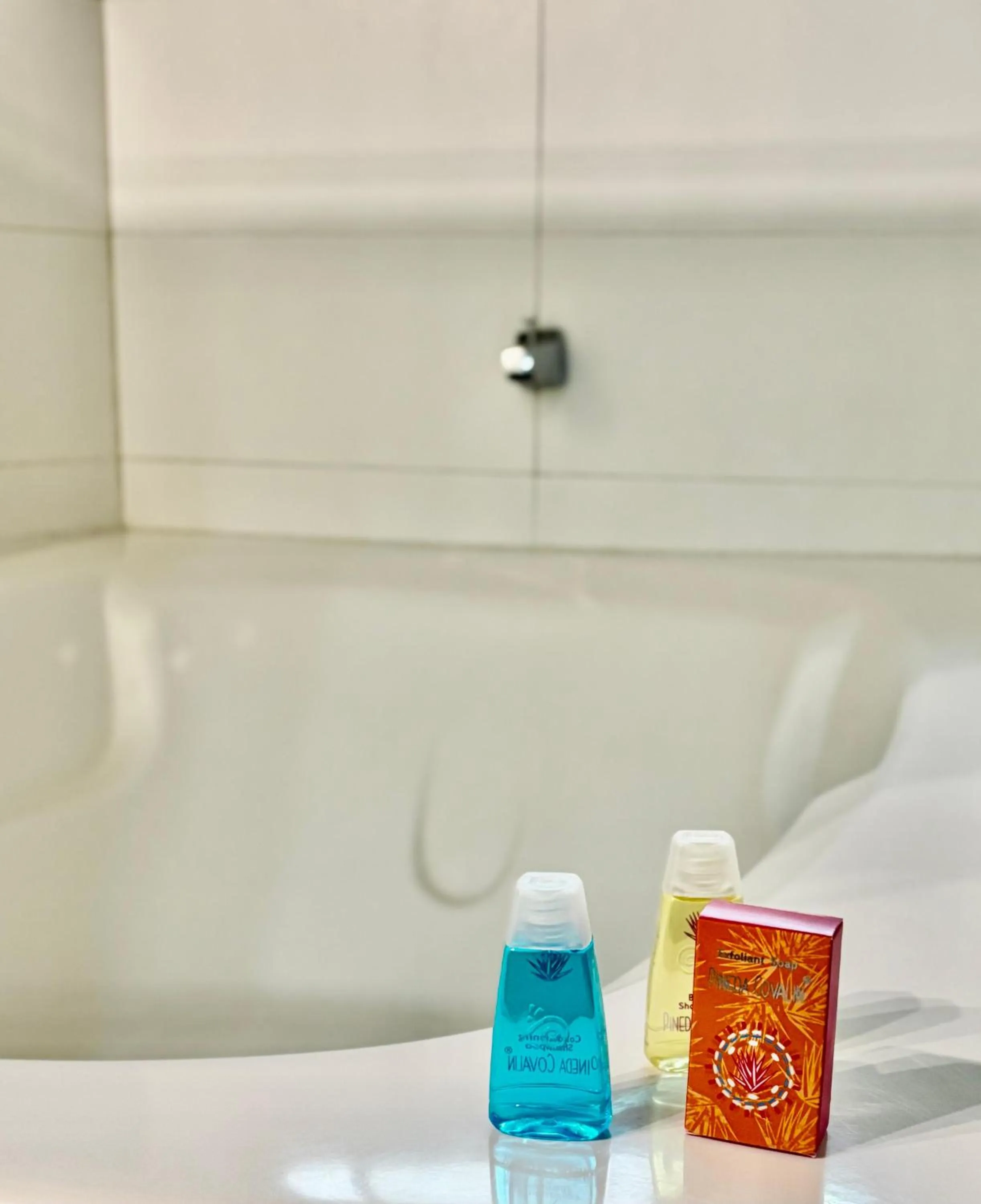 Bath, Bed in Hotel Nututun Palenque