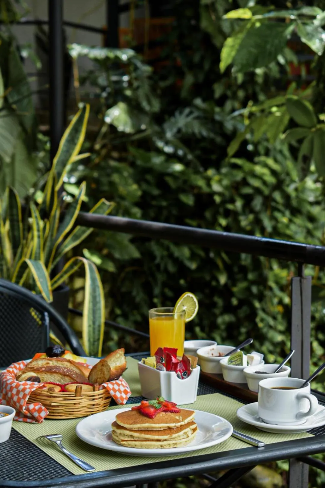 Breakfast in Hotel Nututun Palenque