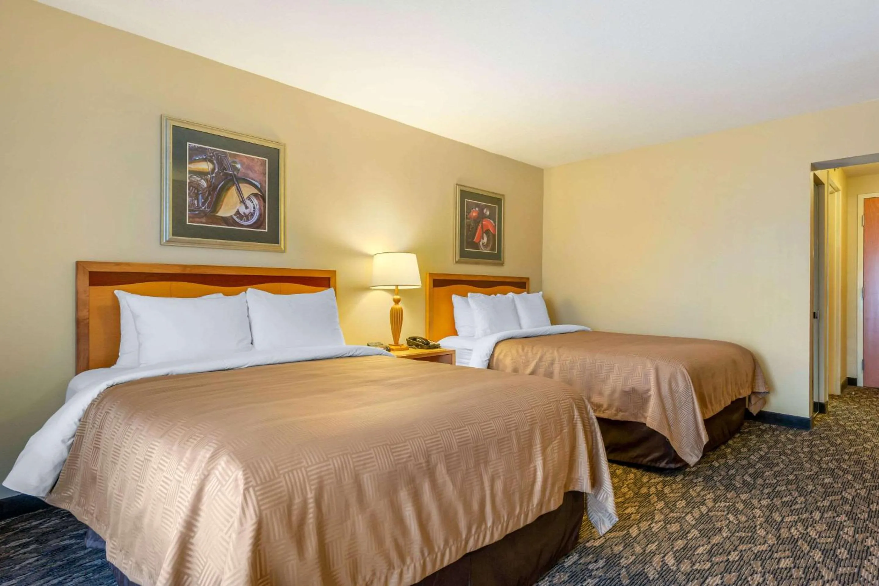 Photo of the whole room, Bed in Clarion Inn Ormond Beach at Destination Daytona