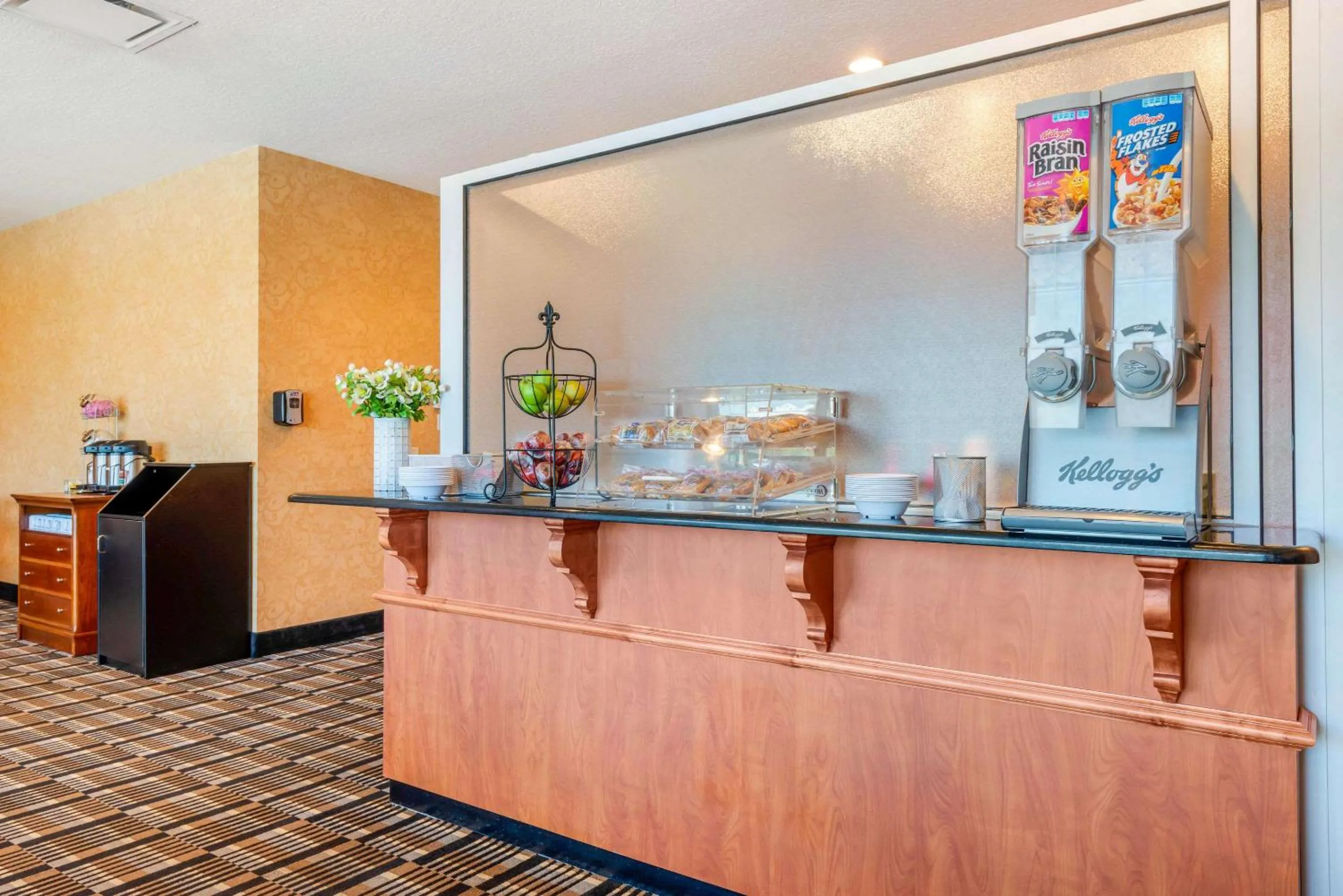 Restaurant/places to eat in Clarion Inn Ormond Beach at Destination Daytona