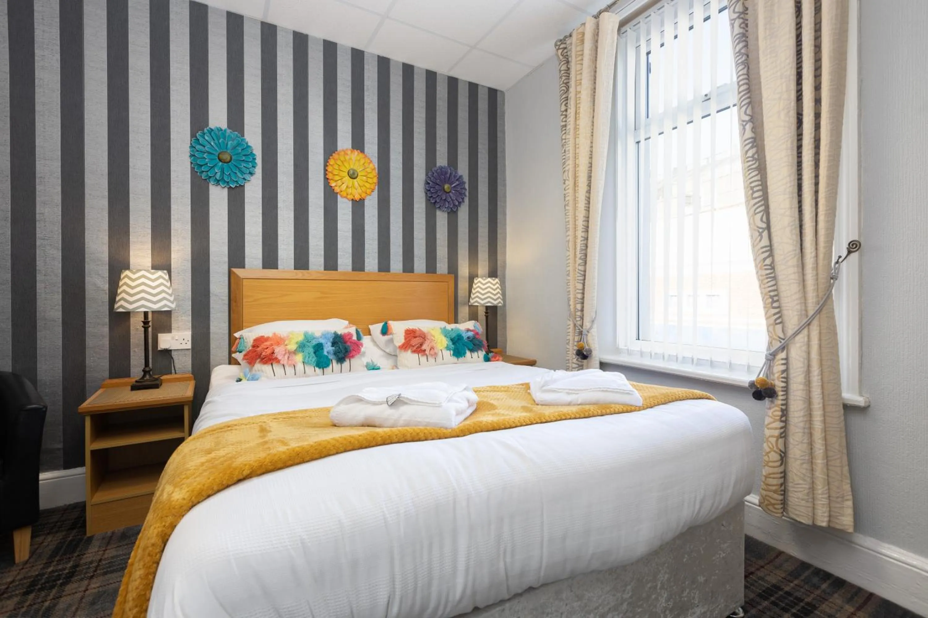 Bed in Adelaide Lodge - Town Centre - Opposite Winter Gardens