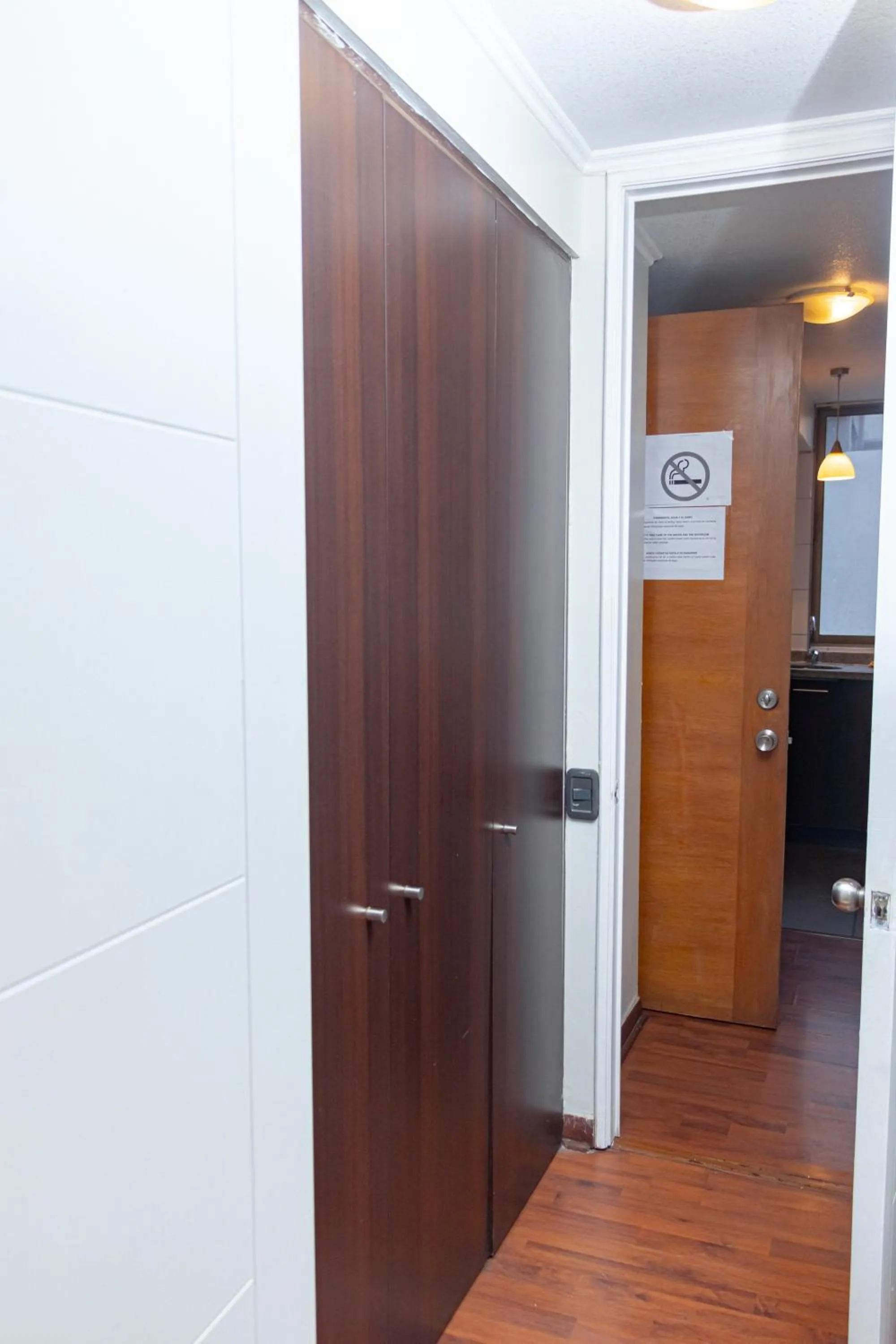 wardrobe in Departamentos Amoblados Torre Tagle