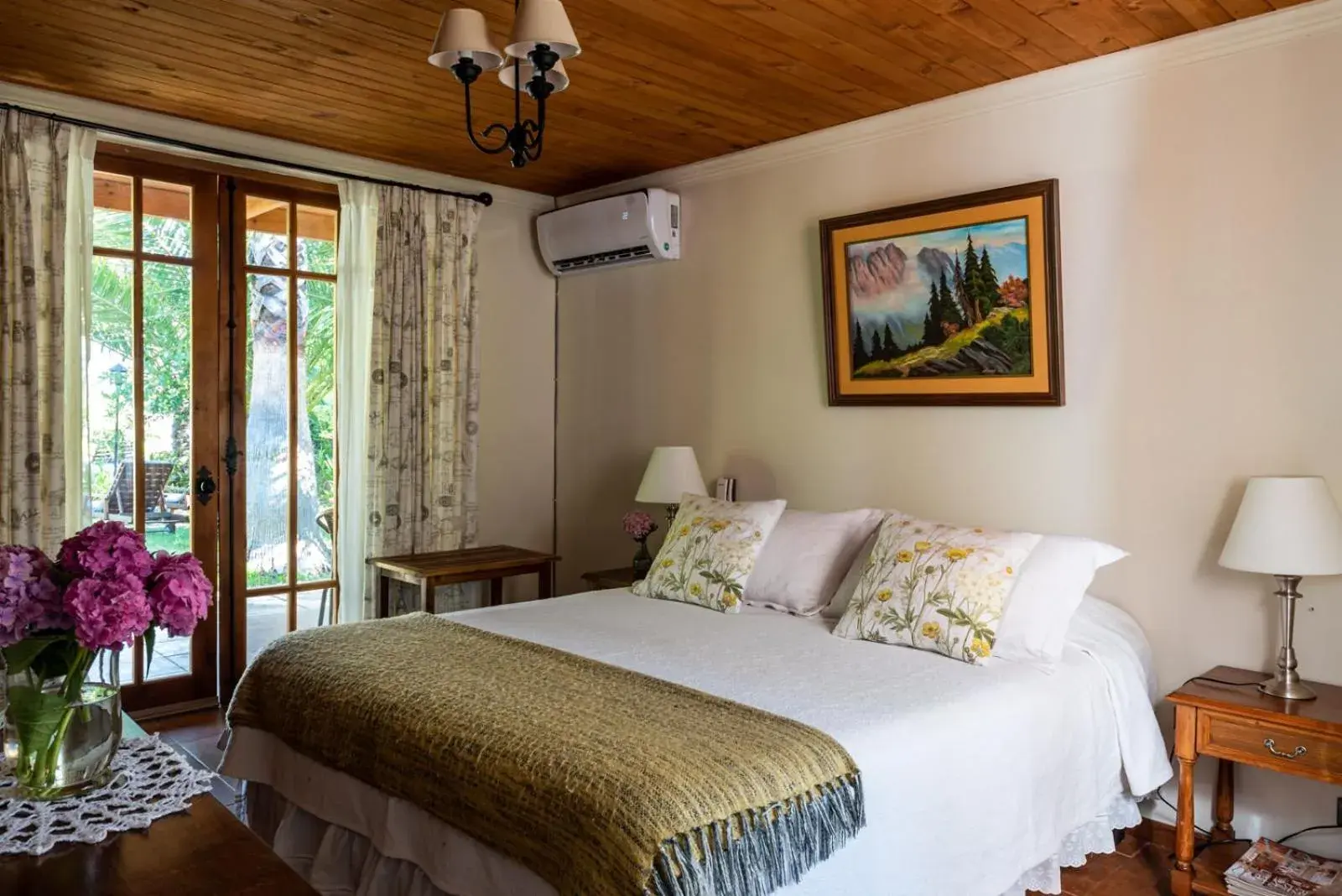Superior Room with Double Bed - single occupancy in Hotel Boutique Solaz Bella Vista de Colchagua Superior Room with Double Bed - single occupancy in Hotel Boutique Solaz Bella Vista de Colchagua
