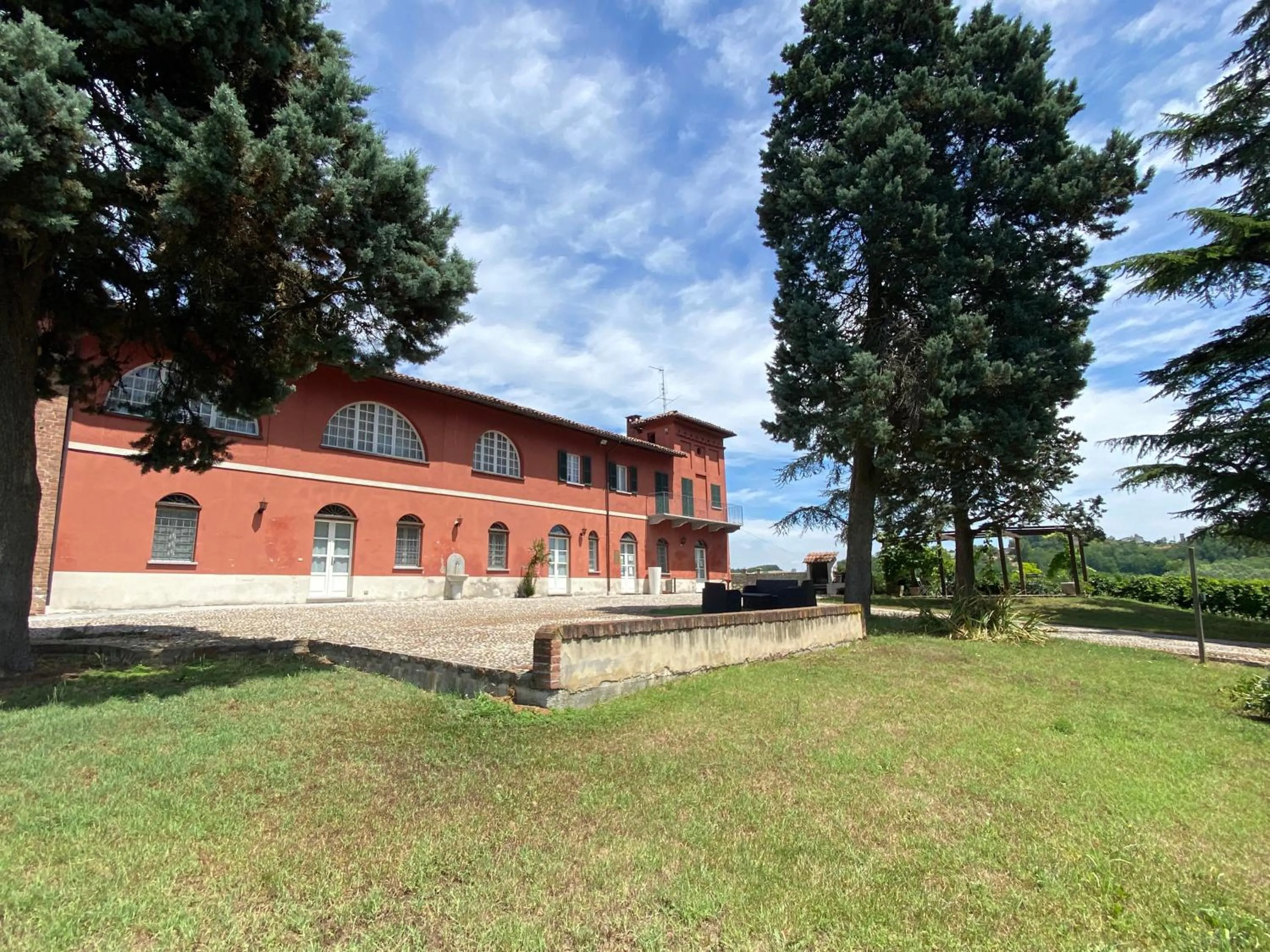 Property building in La Mondianese "House of Ruchè"