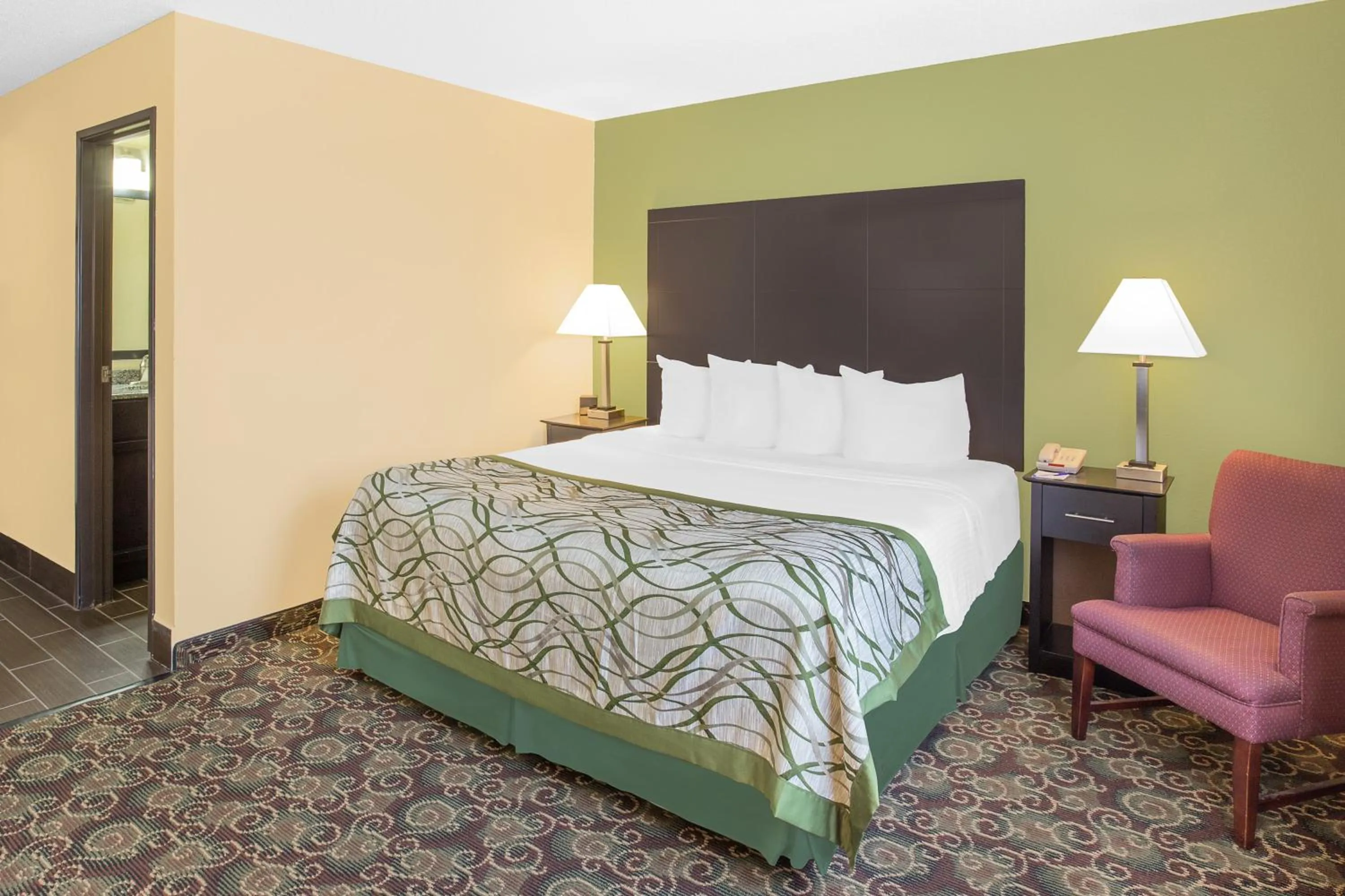 Bed in Baymont by Wyndham Holland