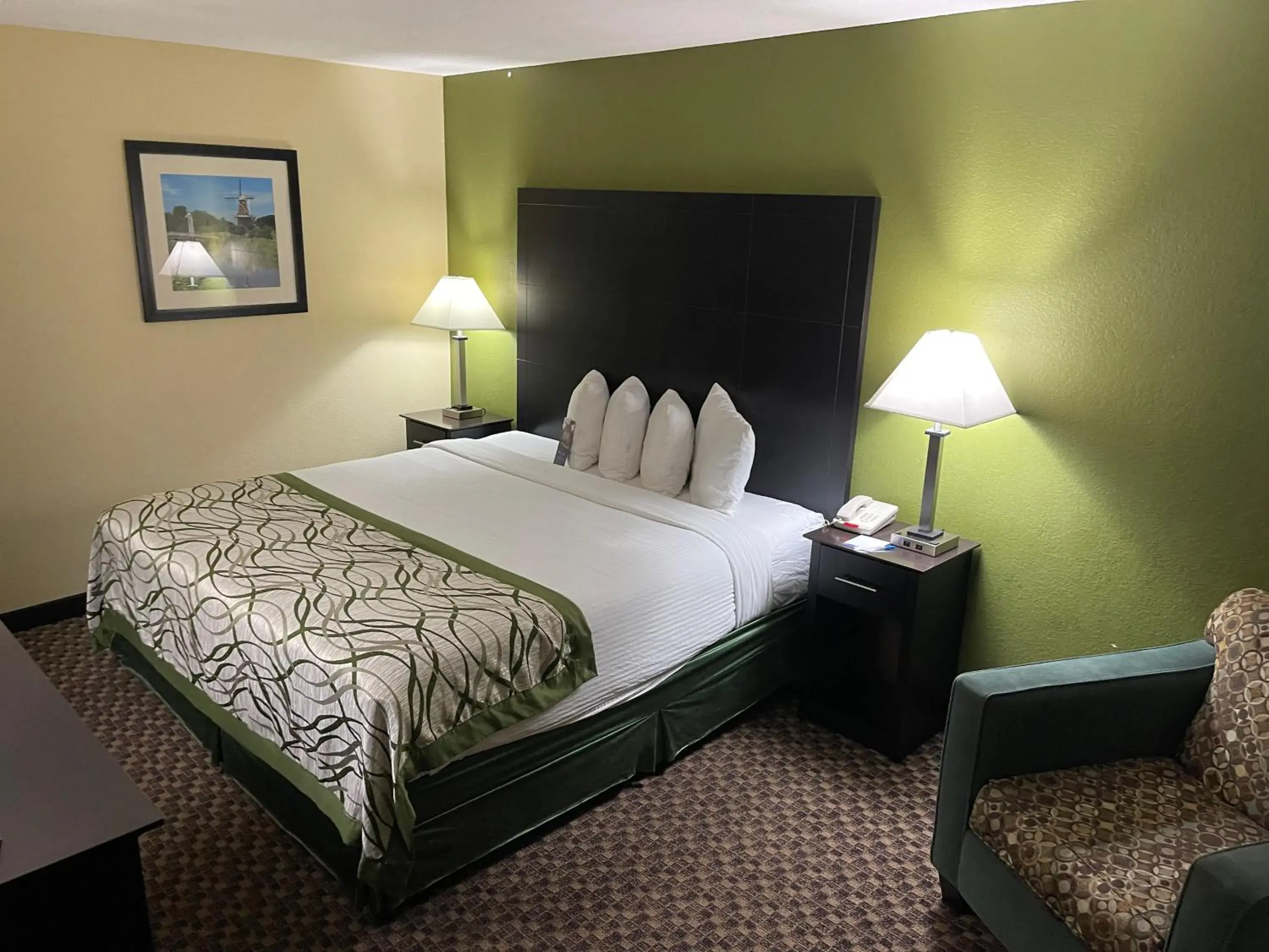 King Studio Suite - Non-Smoking in Baymont by Wyndham Holland King Studio Suite - Non-Smoking in Baymont by Wyndham Holland