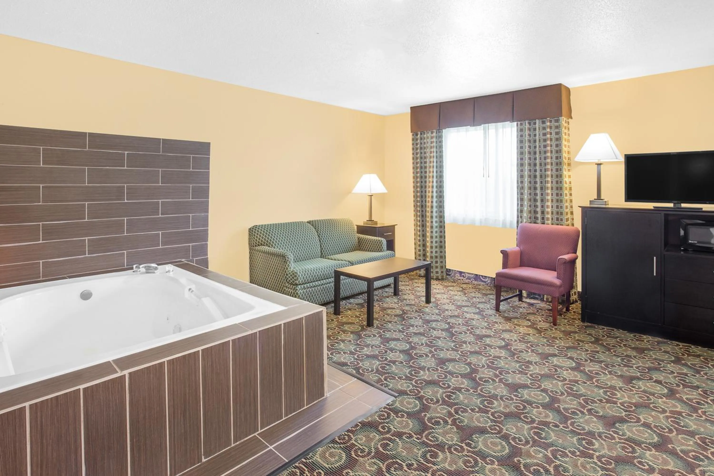 Hot Tub in Baymont by Wyndham Holland