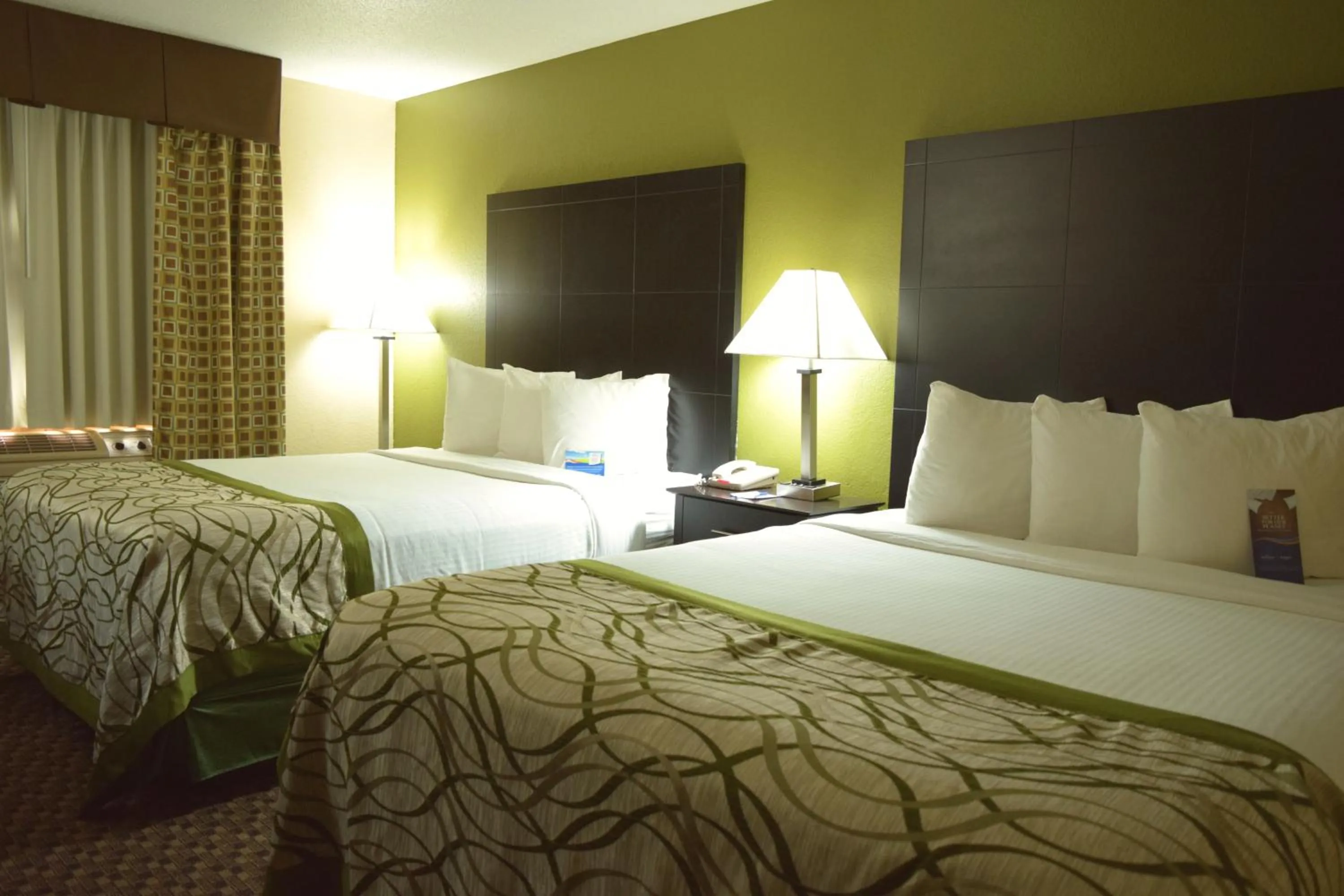 Bed in Baymont by Wyndham Holland