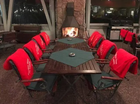 Restaurant/places to eat in Aparthotel Peerless Dine