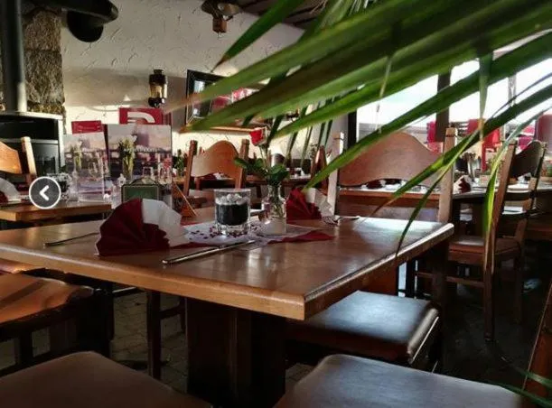 Restaurant/places to eat in Aparthotel Peerless Dine