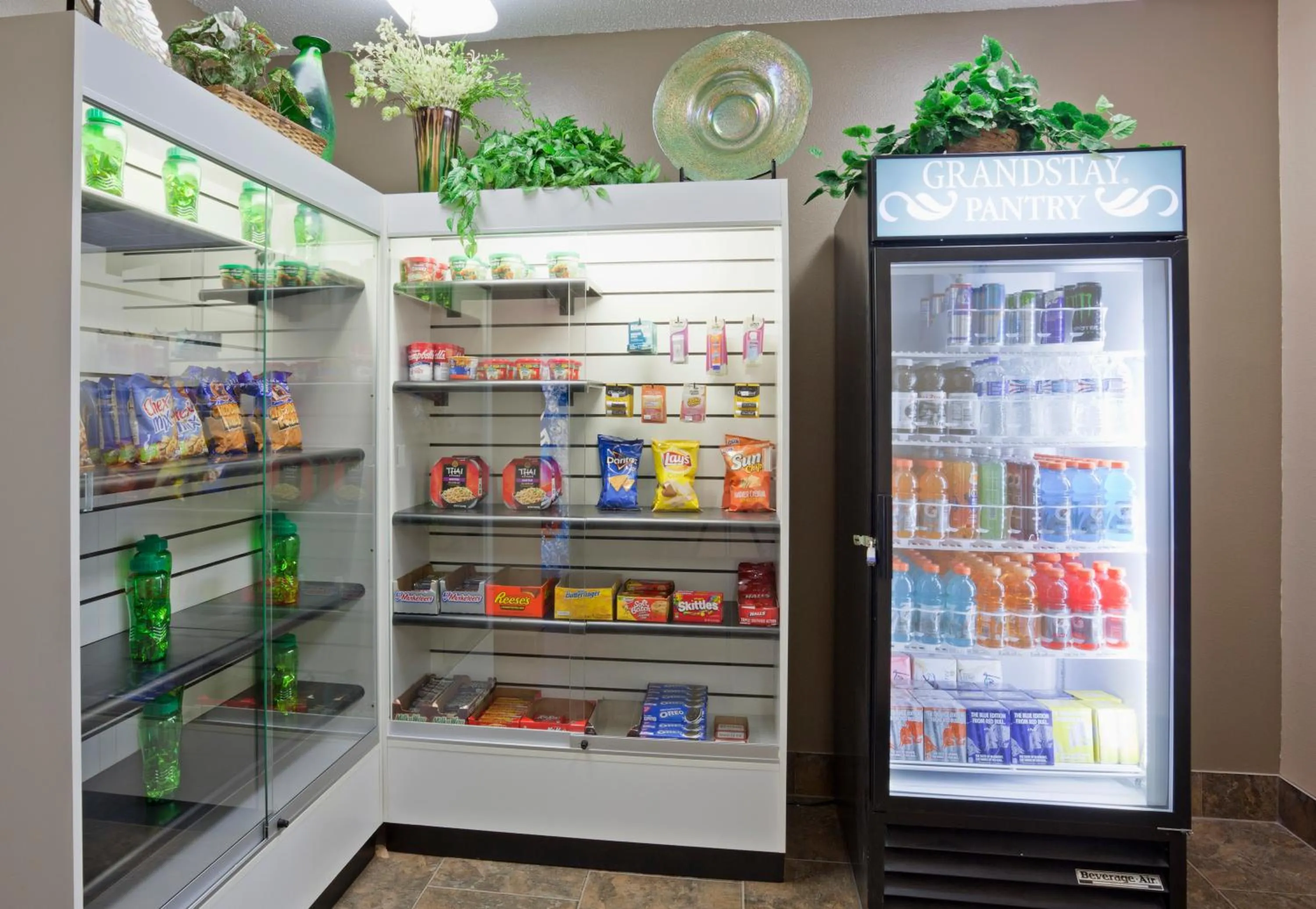 On-site shops in GrandStay Residential Suites Hotel