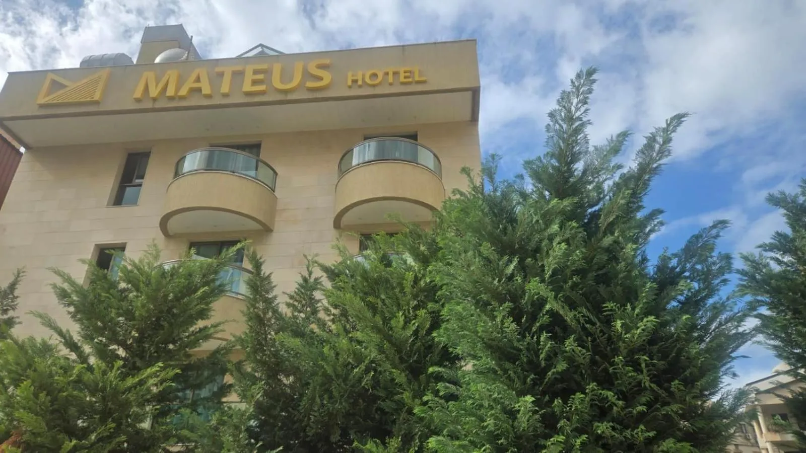 Mateus Hotel & Pool