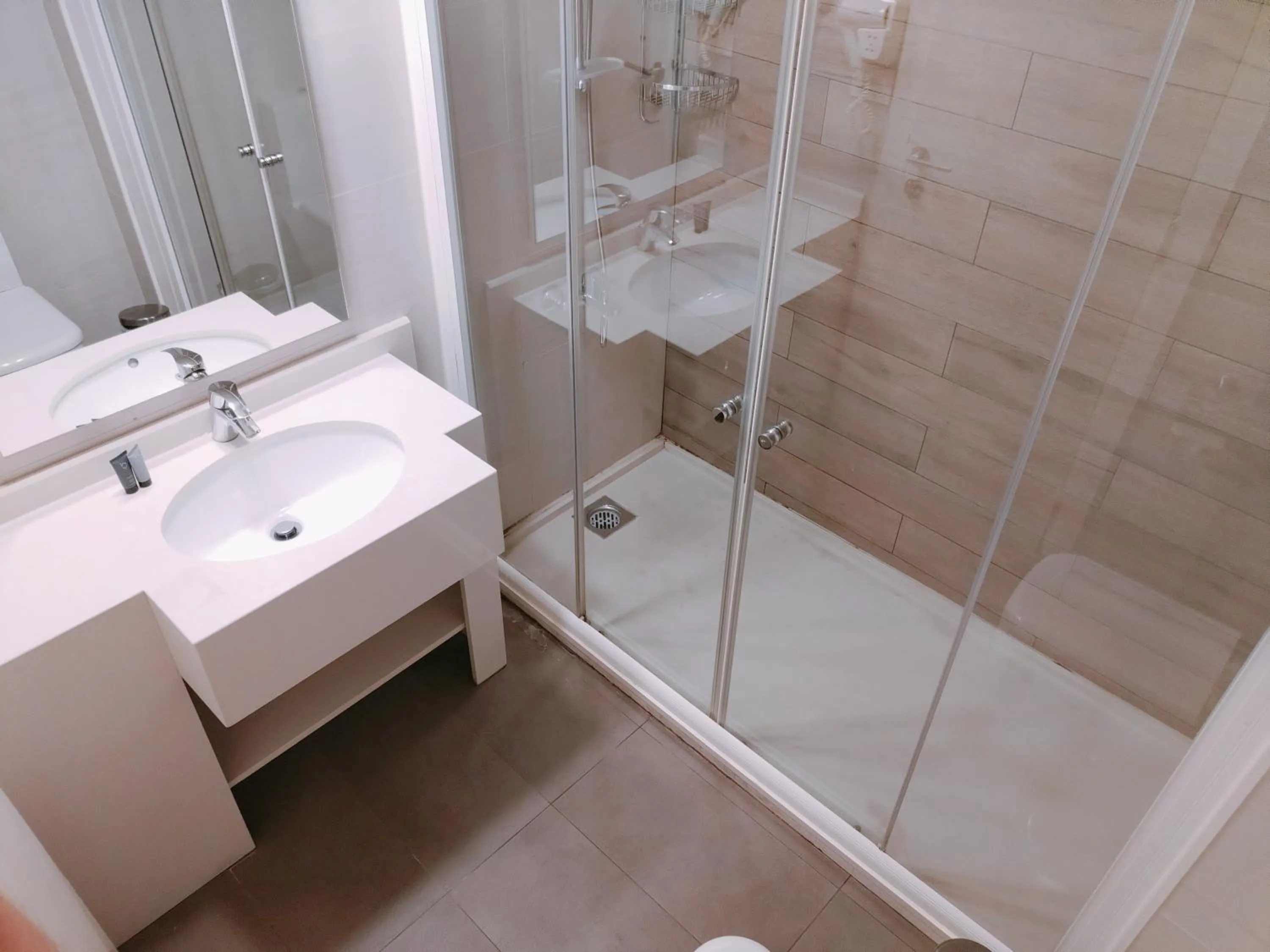 Shower in Mateus Hotel & Pool