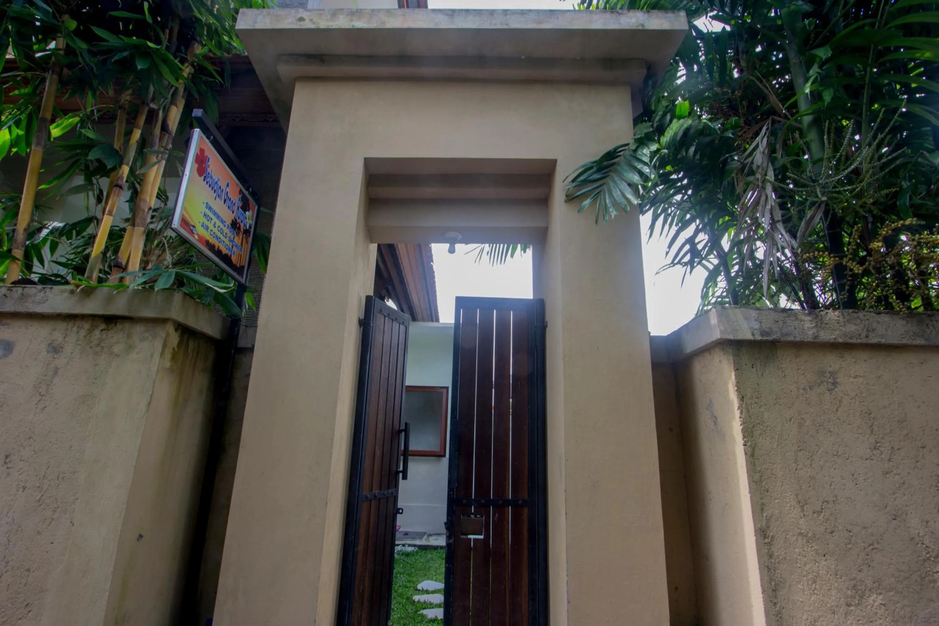 Facade/entrance in Sebujan Grand Aurora