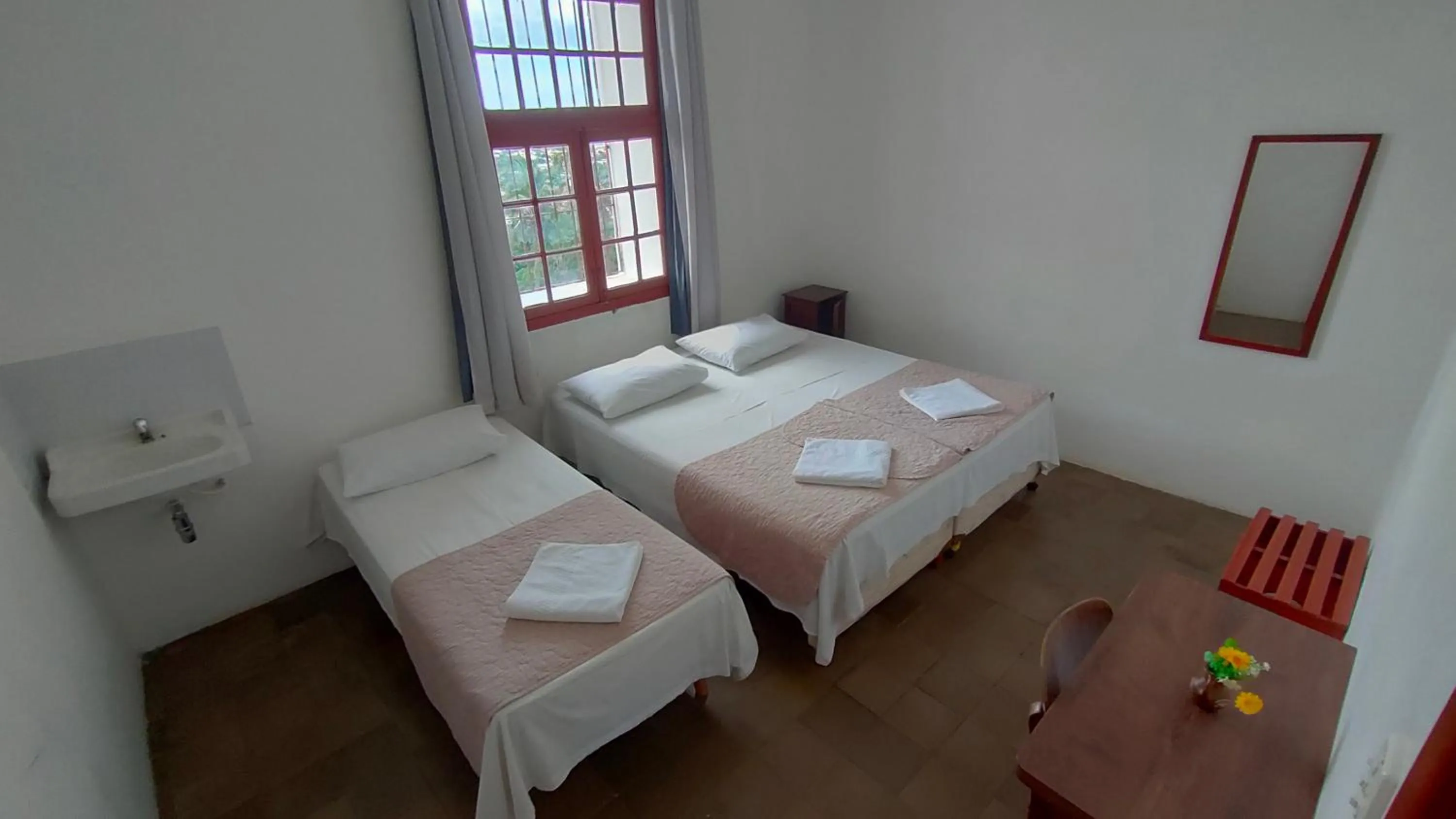 Photo of the whole room, Bed in Pousada Convento da Conceição