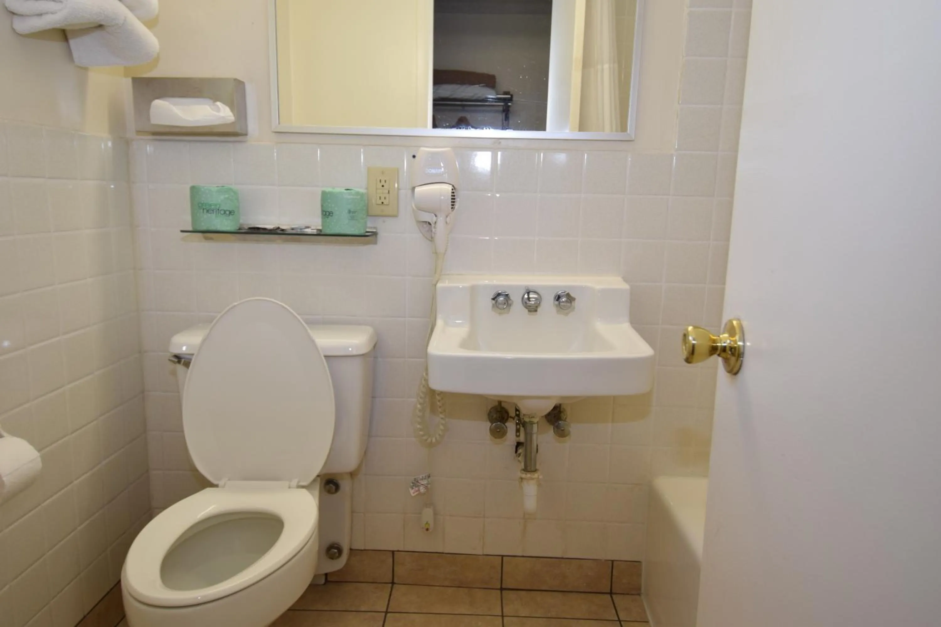 Toilet in Knights Inn Oswego East