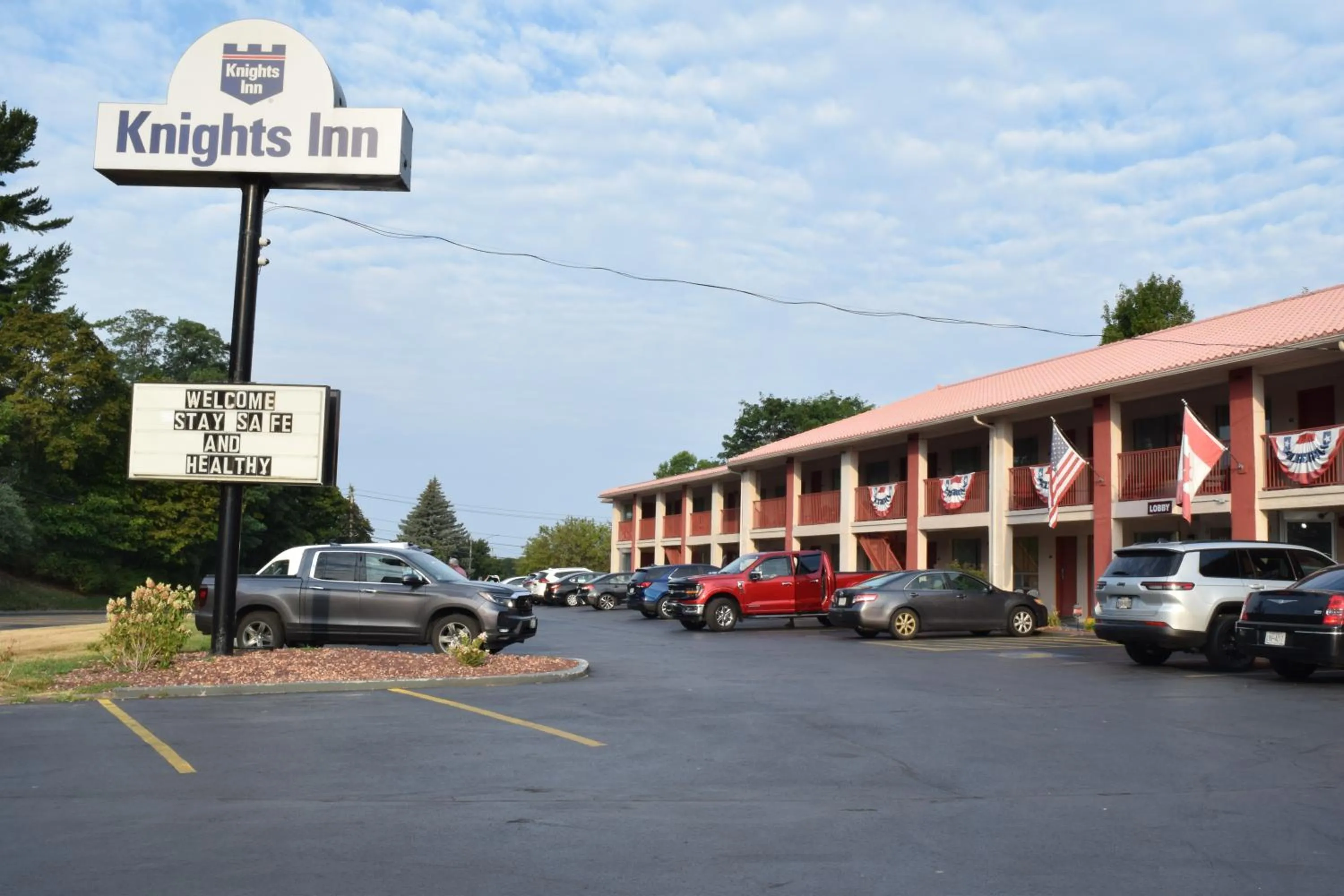 Property building in Knights Inn Oswego East