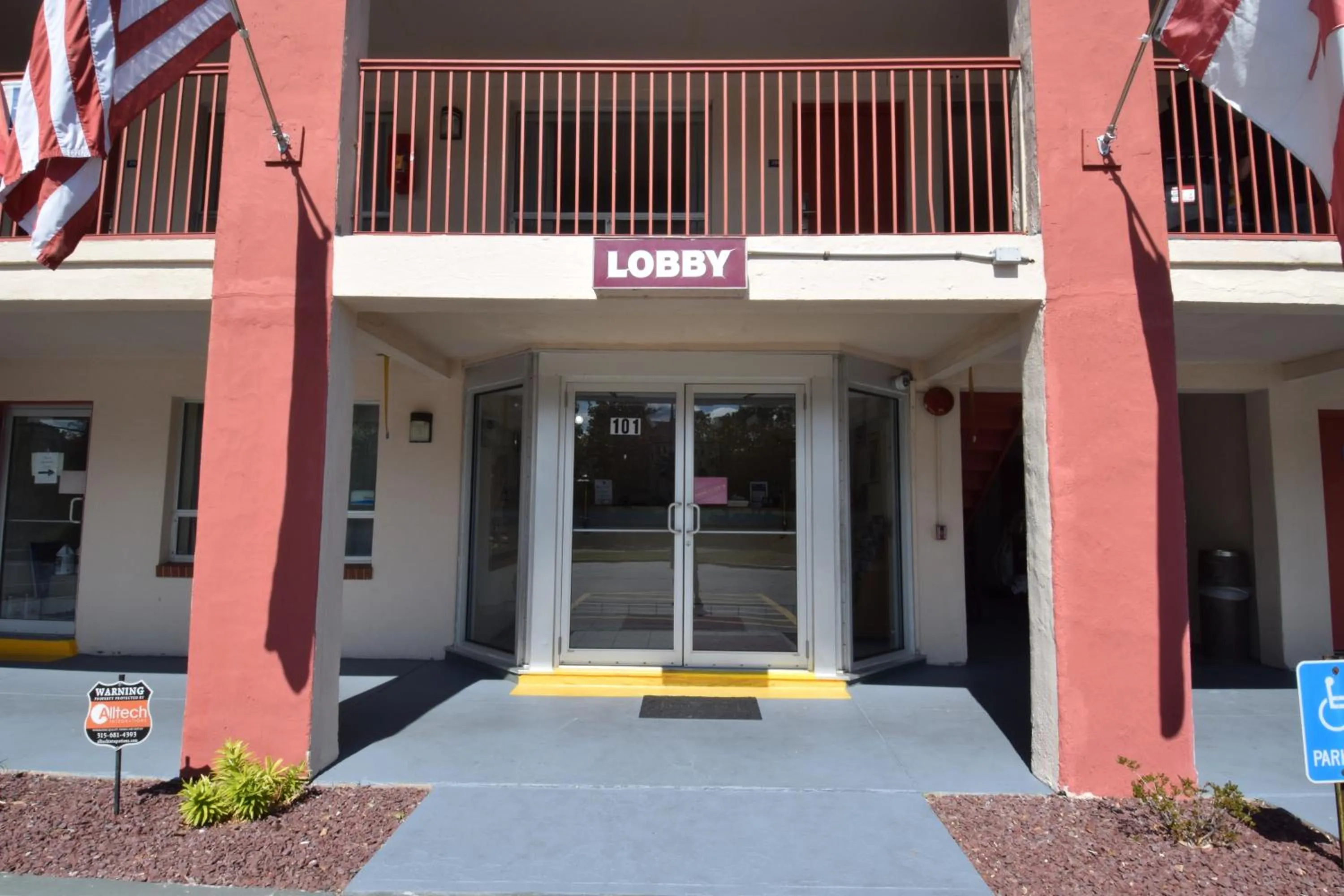 Facade/entrance in Knights Inn Oswego East