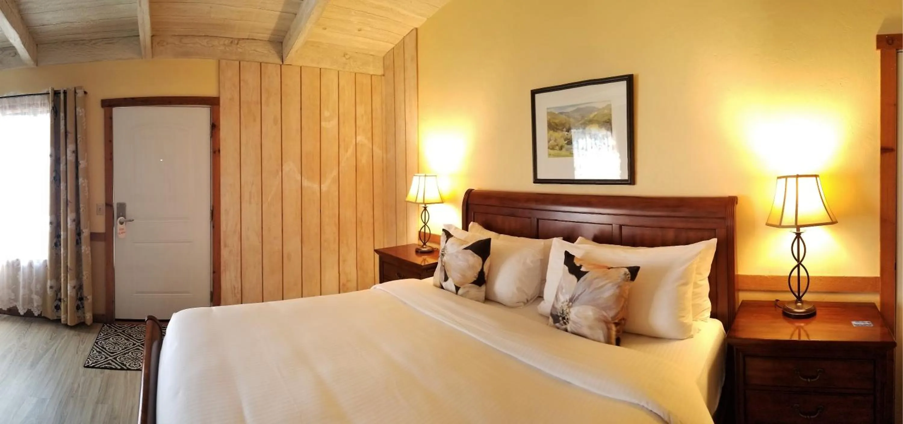 Bedroom, Bed in Carmel Valley Lodge