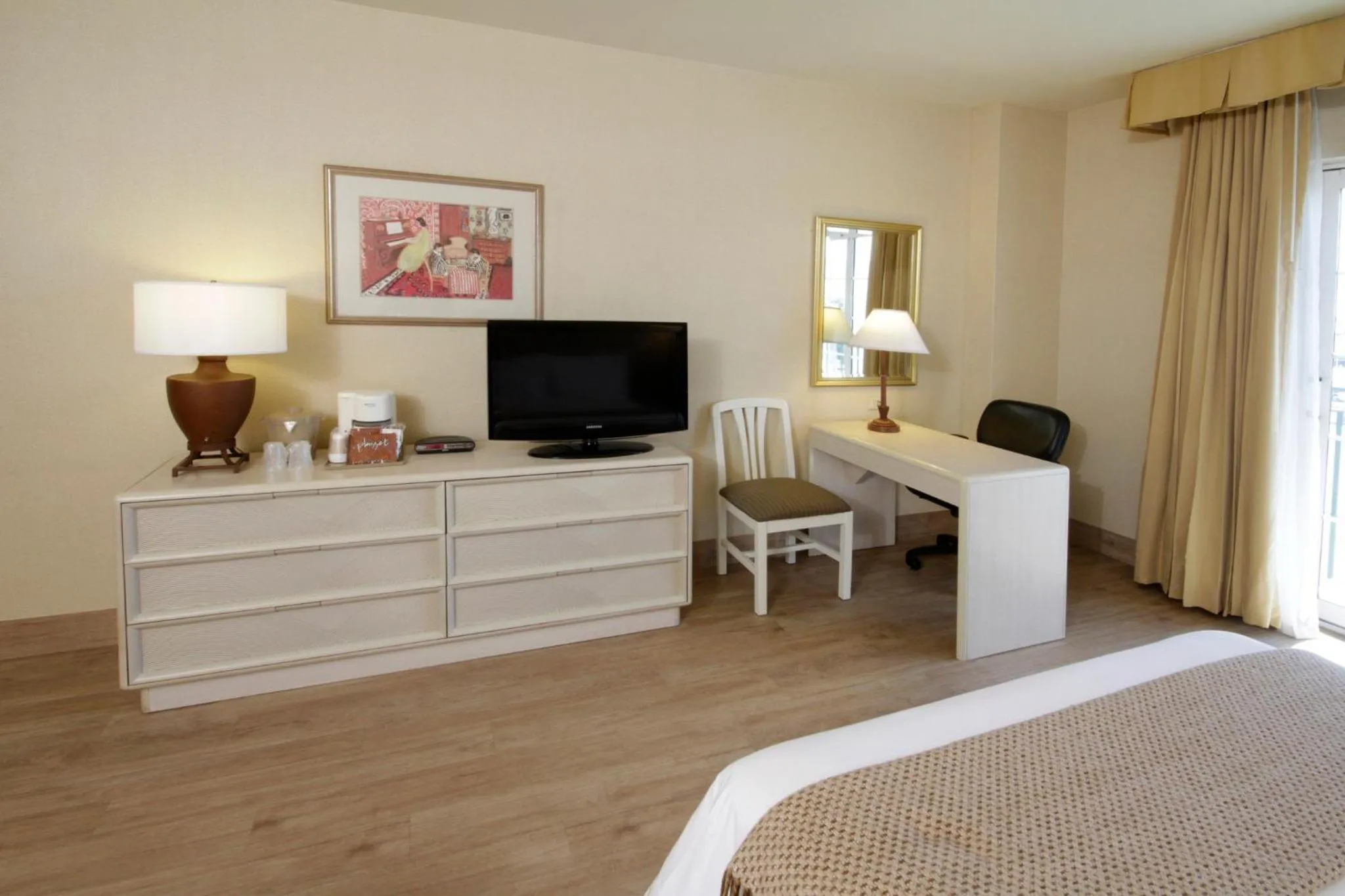 Photo of the whole room, Bed in Holiday Inn Express Torreon by IHG