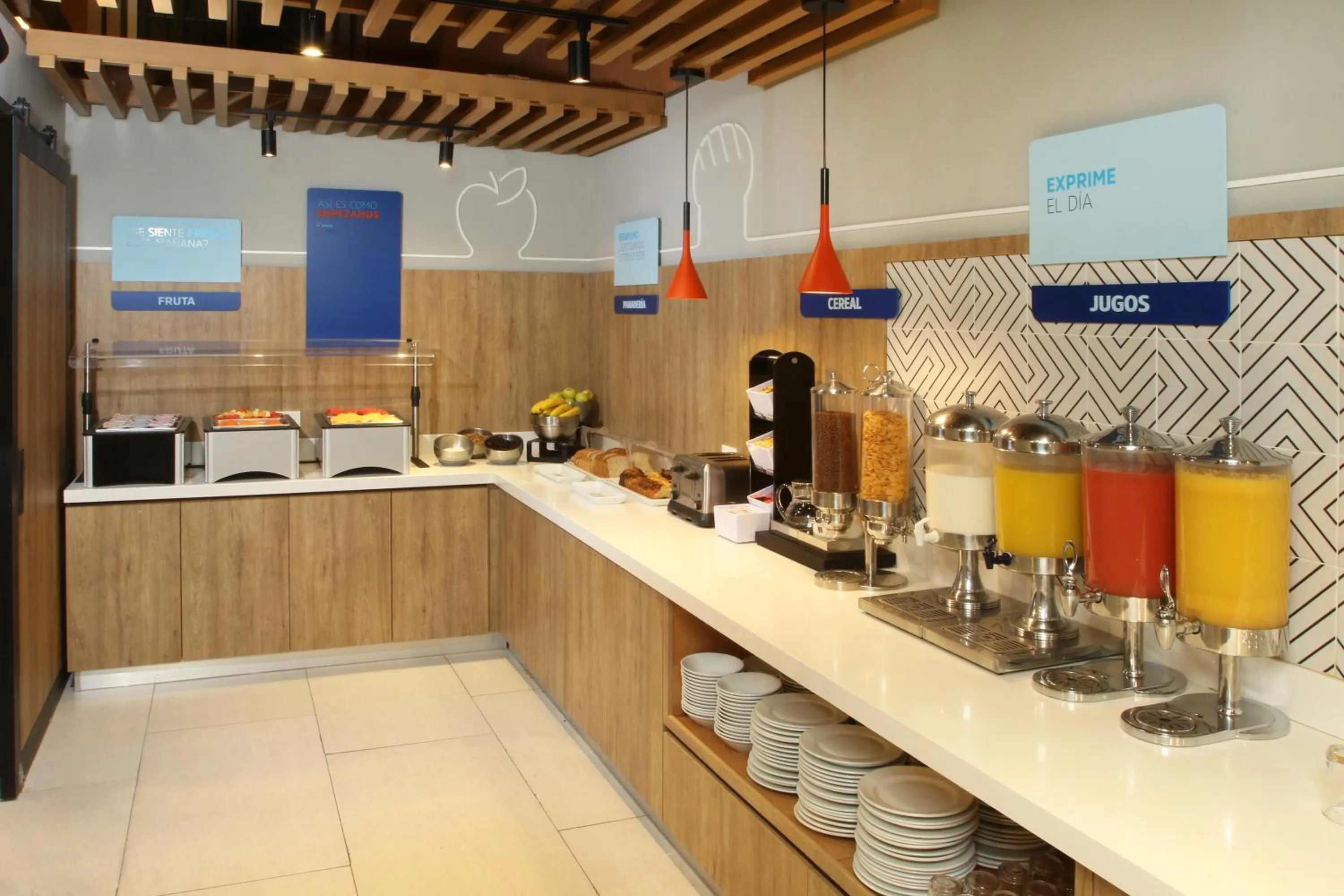 Food and drinks in Holiday Inn Express Torreon by IHG