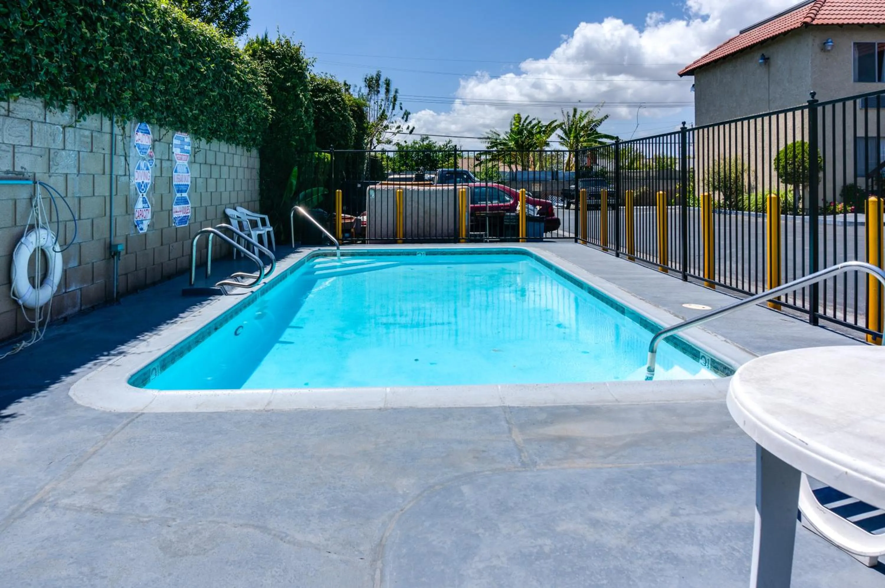 Pool view in Motel Moonlight