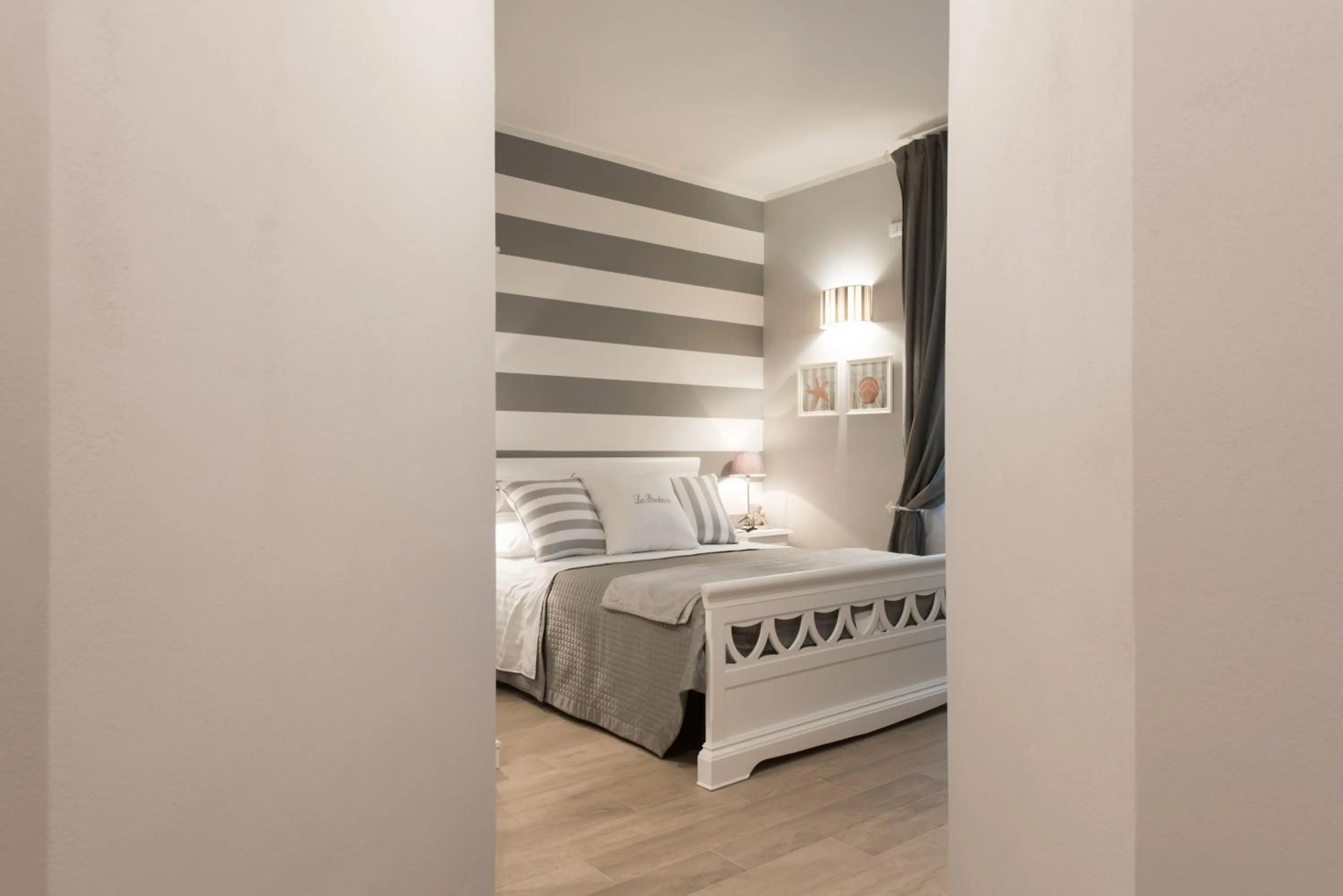 Bed in La Bonheur, Terre Marine