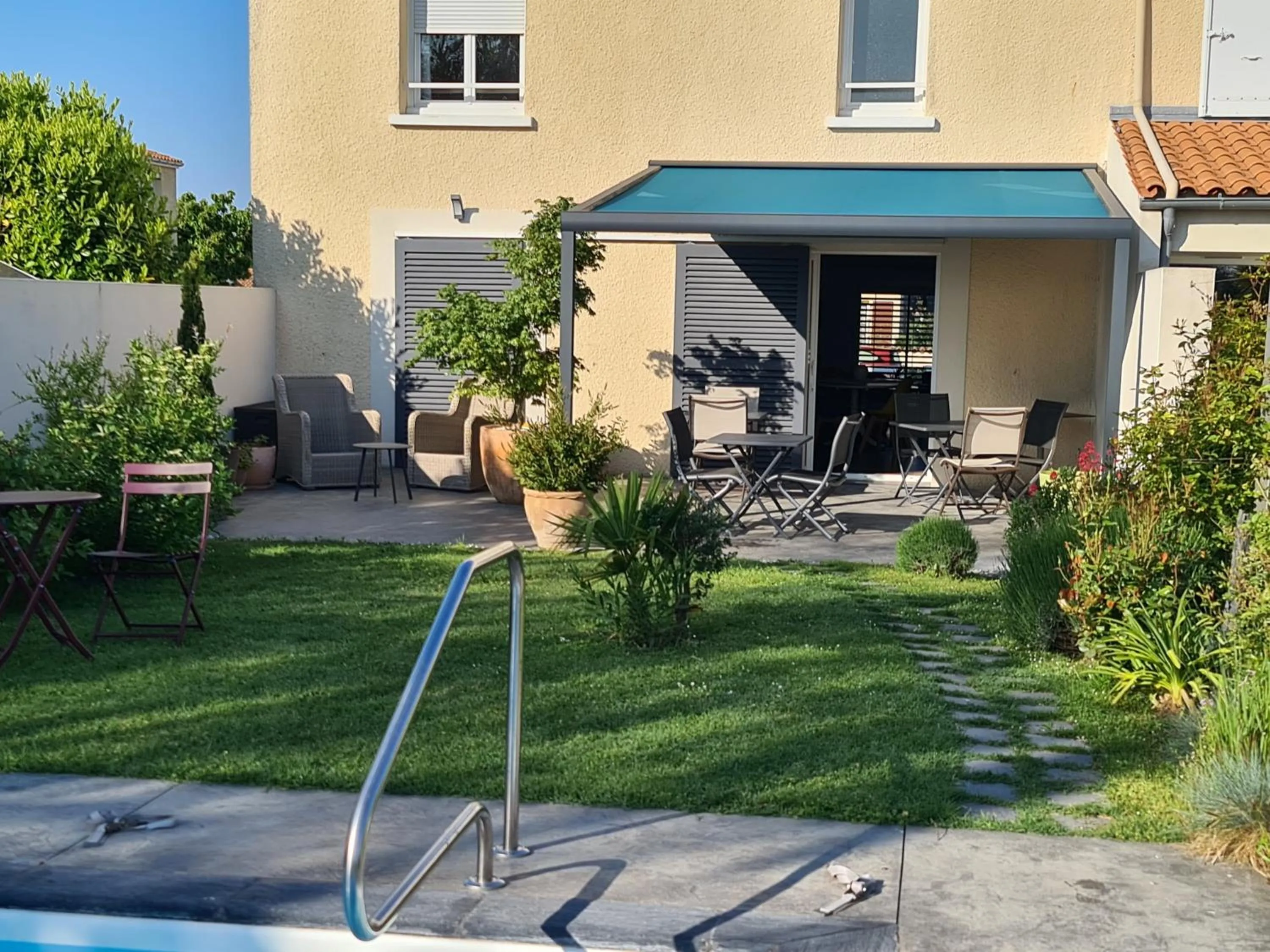 Property building in La villa 13&15