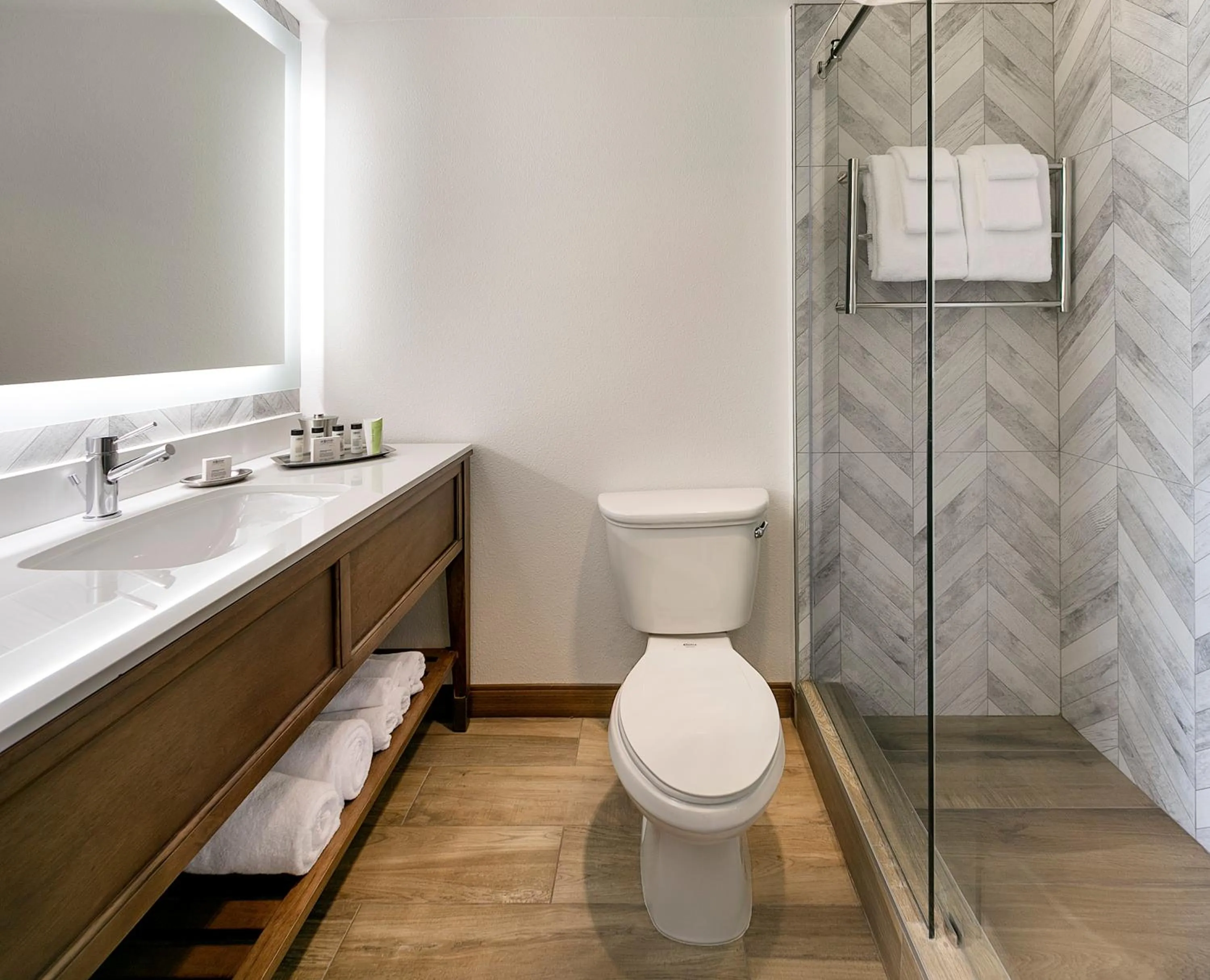 Shower in Sandcastle Hotel on the Beach