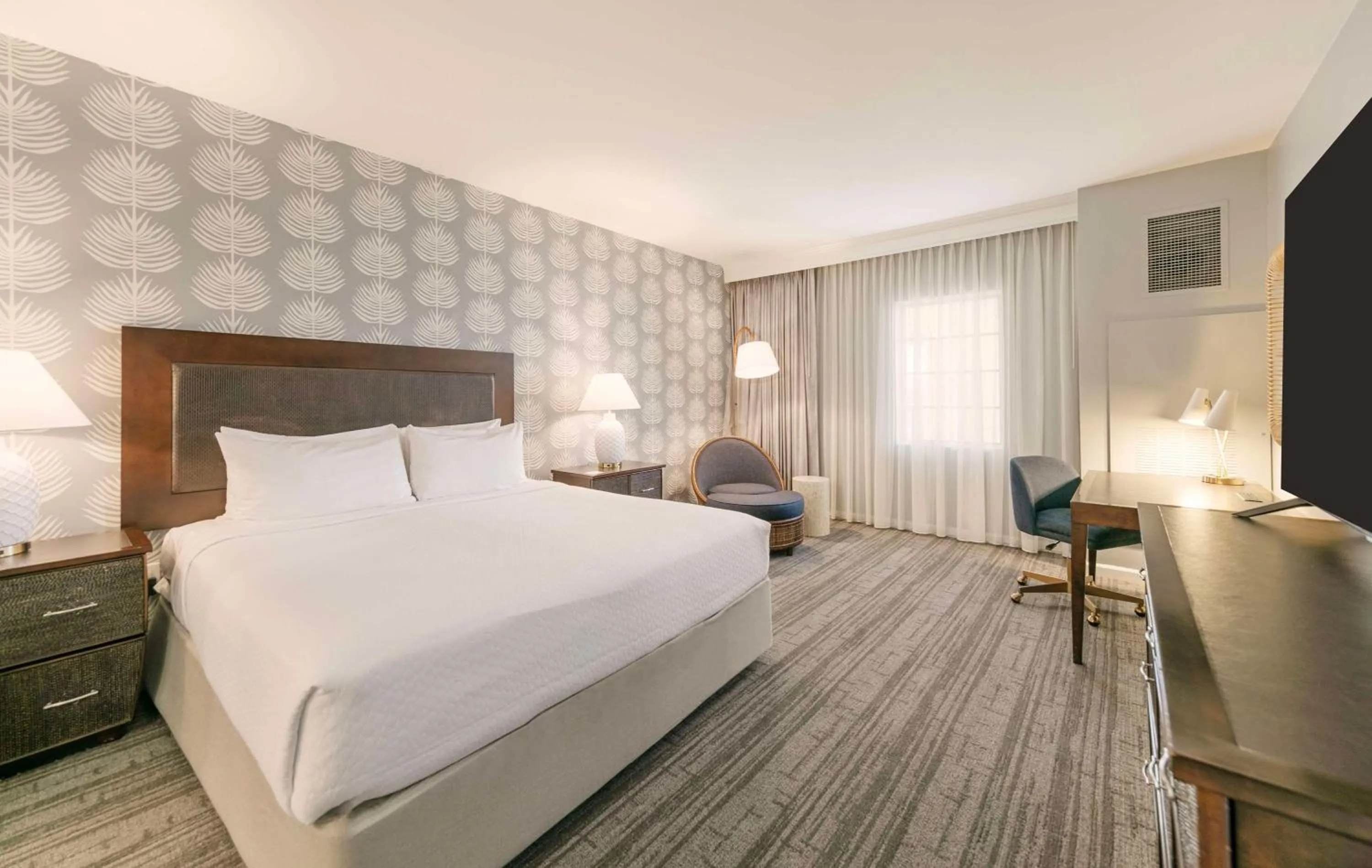 Bed in Jamaica Bay Inn Marina Del Rey Tapestry Collection by Hilton