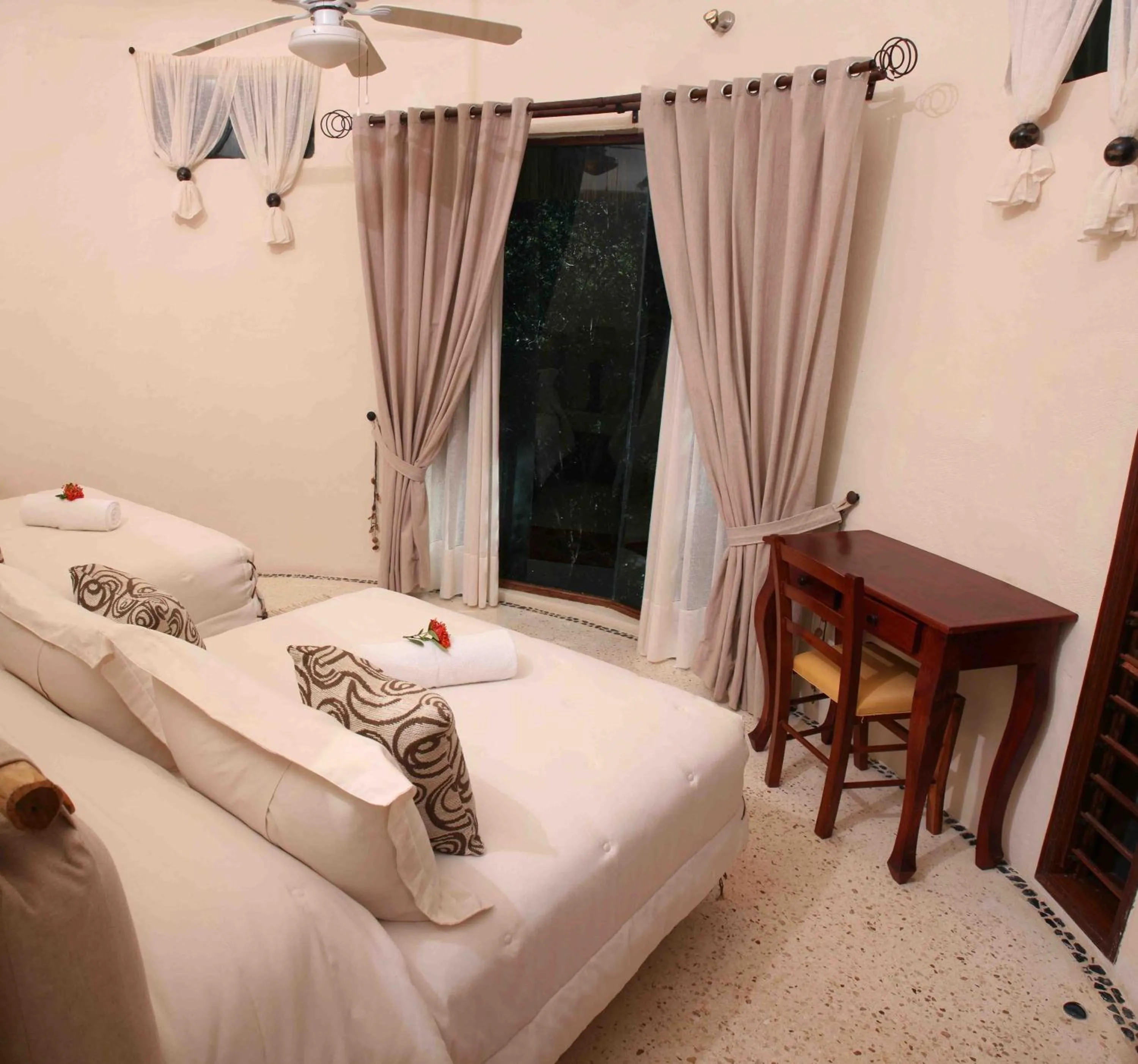 Bedroom, Bed in Hotel Okaan