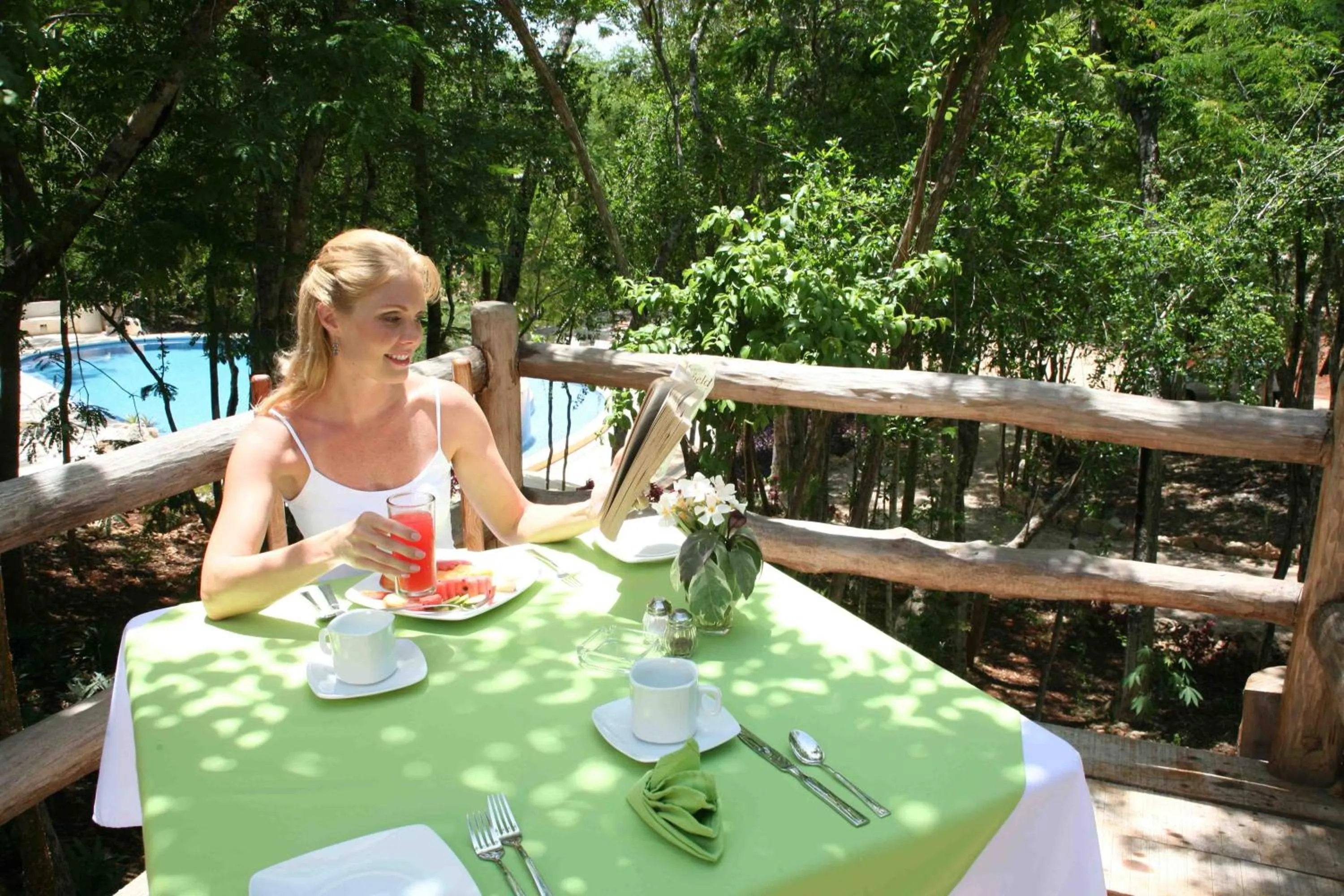 Restaurant/places to eat in Hotel Okaan