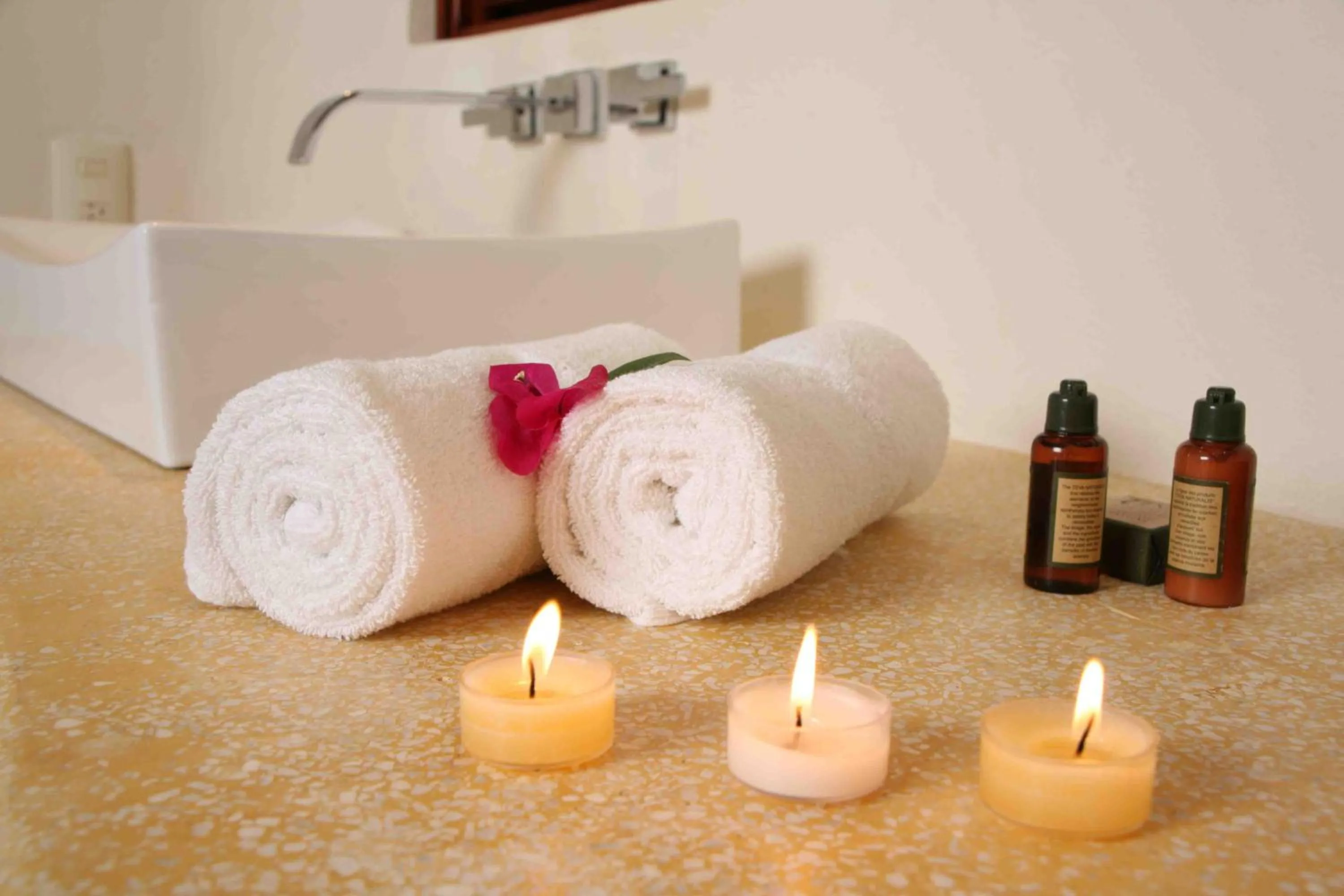 Bathroom in Hotel Okaan